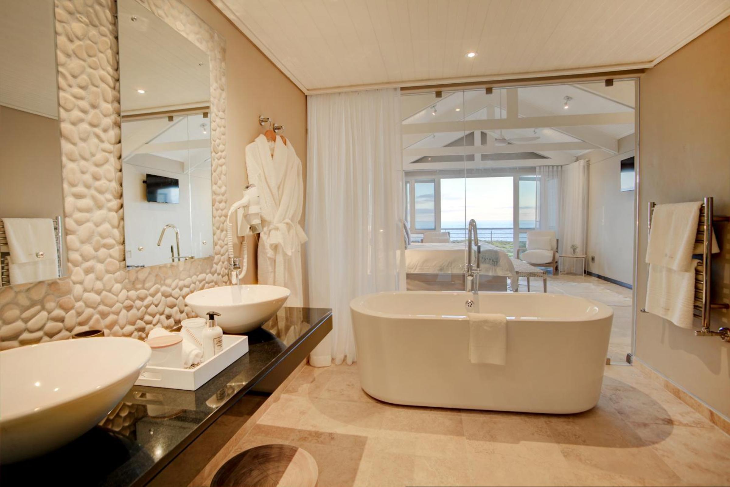 Ocean View Suite photo 3