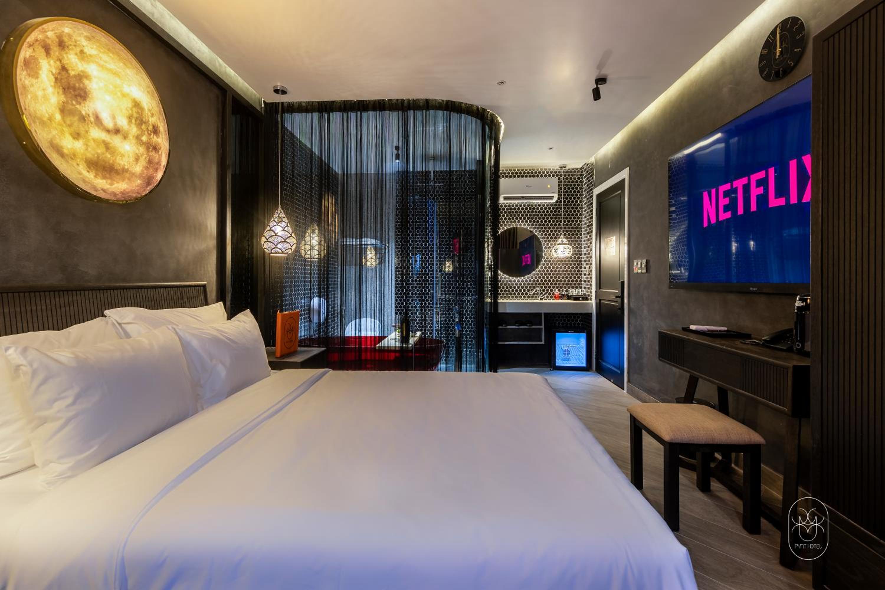 King Room with Spa Bath