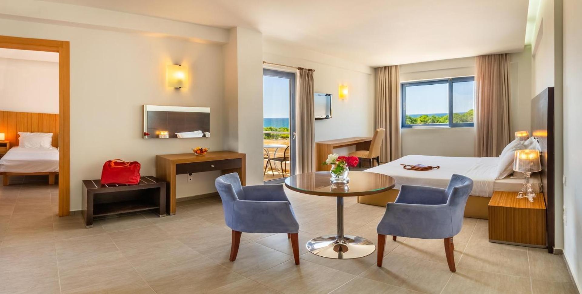 Deluxe Family Room with Sea View - Photo 5