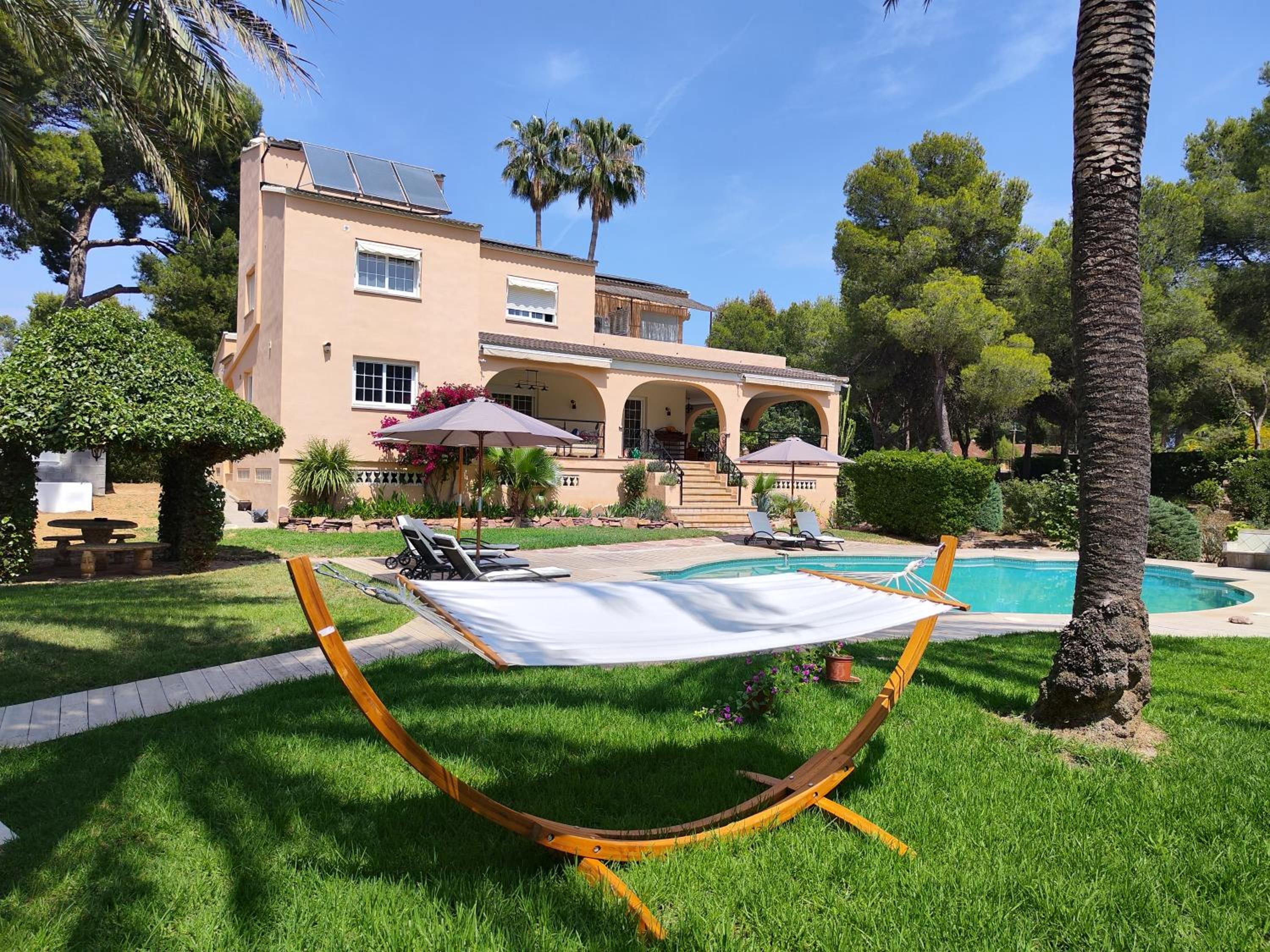 Three-Bedroom Villa photo 2