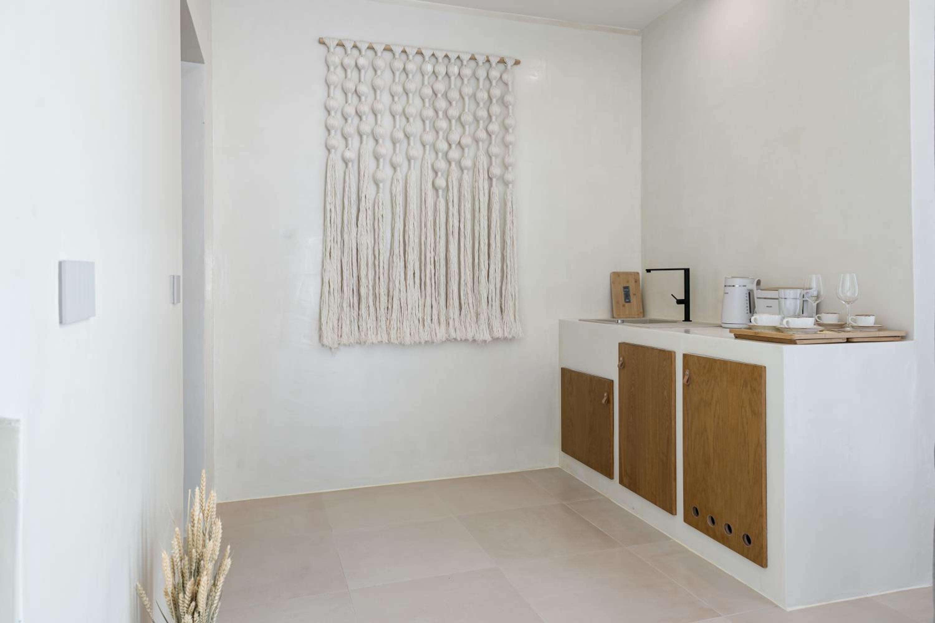 Queen Suite with Spa Bath photo 3