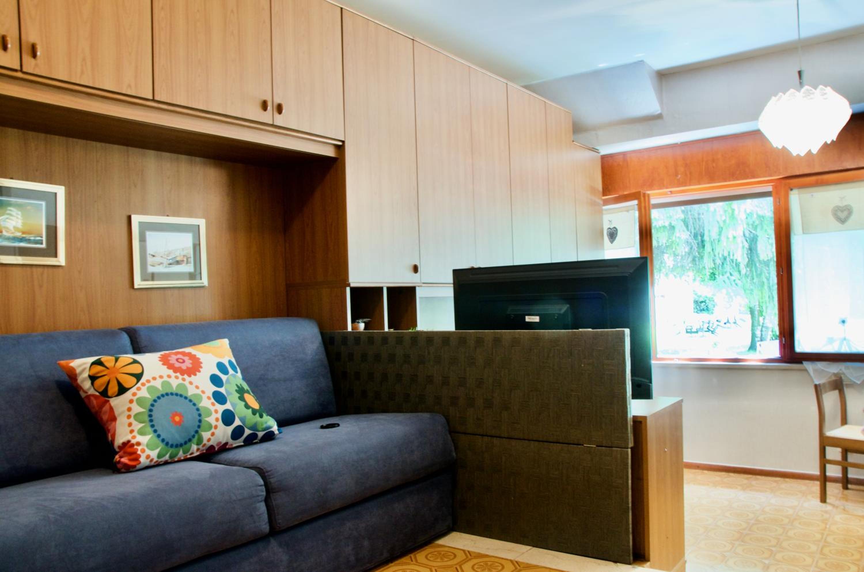 One-Bedroom Apartment photo 1