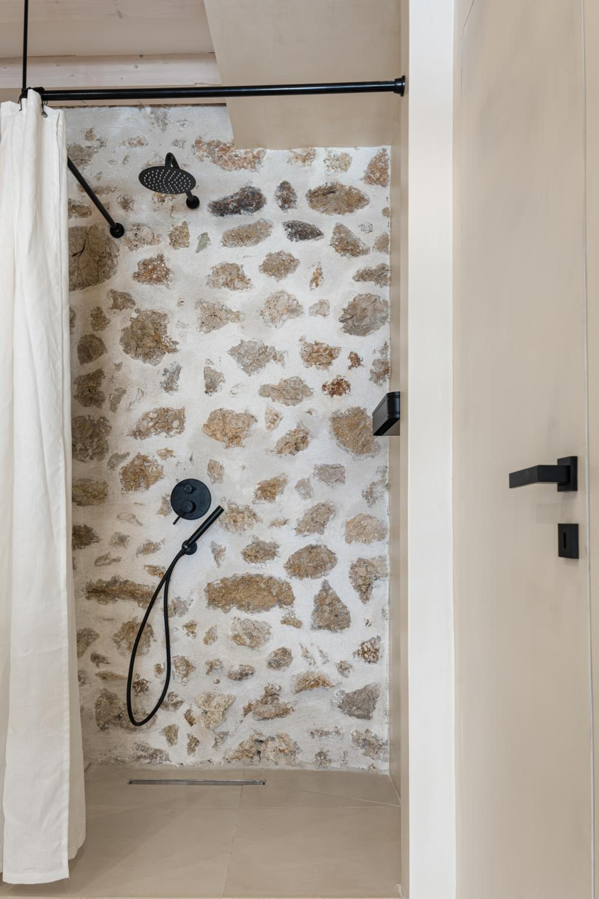 Deluxe Suite with Spa Bath photo 2