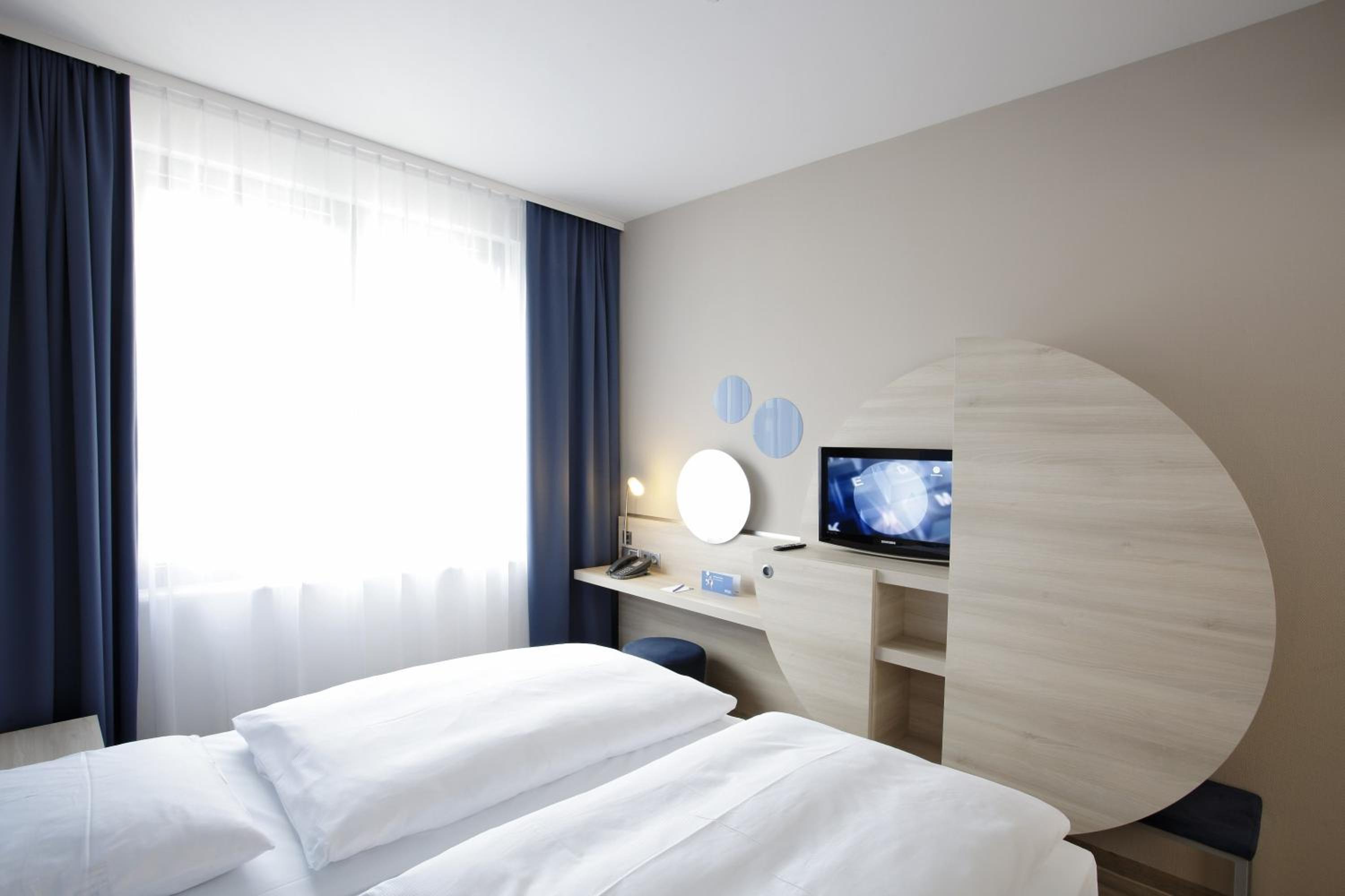 Double or Twin Room - Photo 3