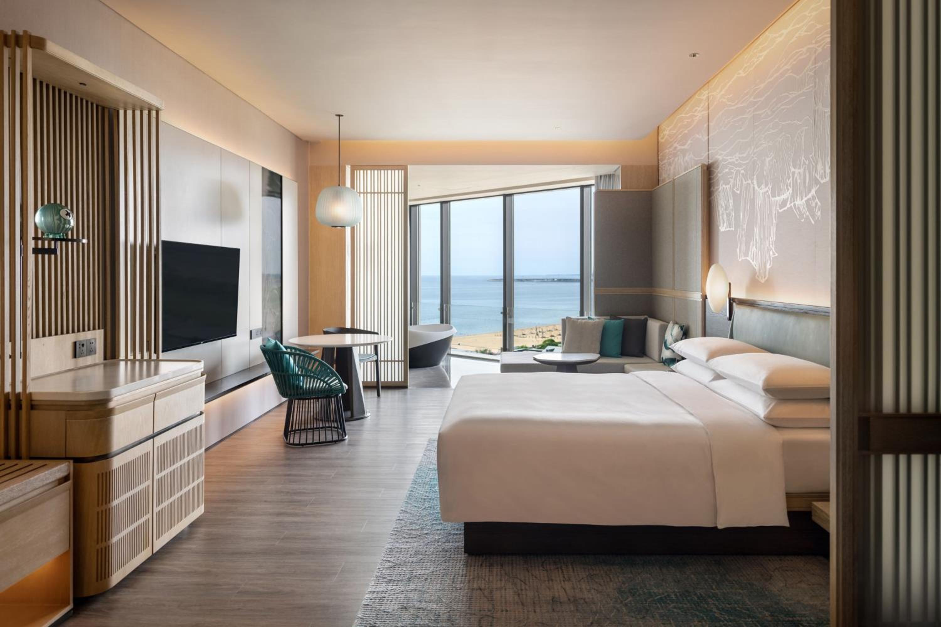 Oceanfront King Room - Photo 4