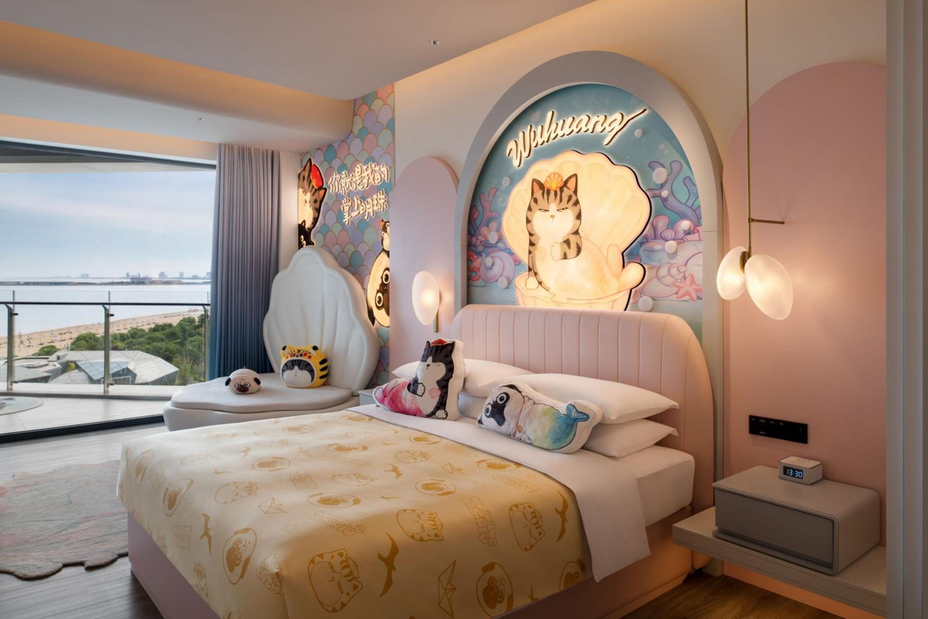 Themed King Room with Ocean View - Photo 3
