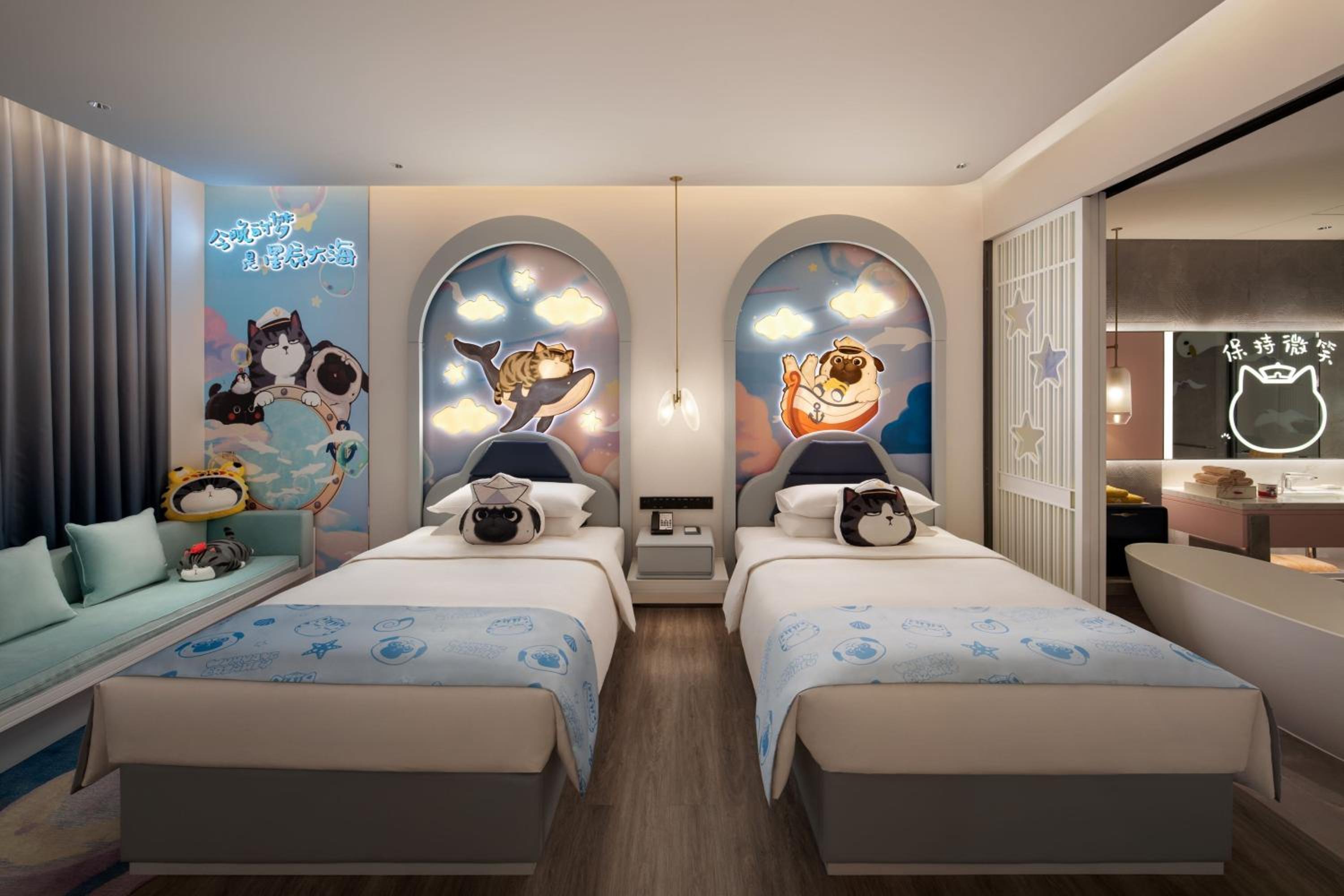 Themed Double Room with Two Double Beds, Balcony and Ocean View - Photo 2