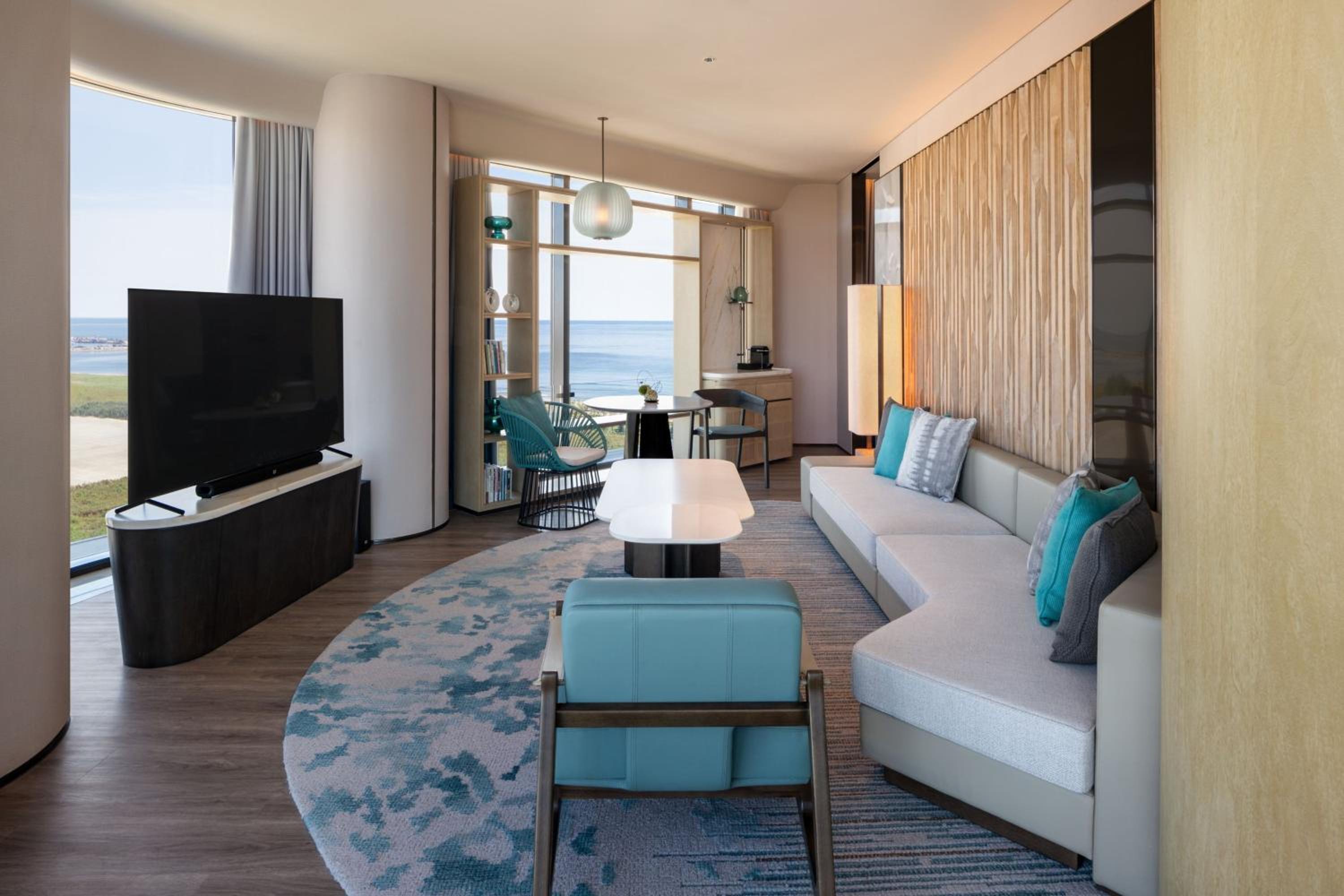 King Suite with Balcony and Ocean View - Photo 6