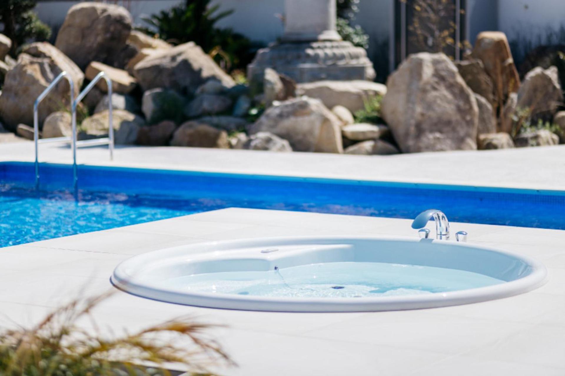Villa with Private Pool - Photo 31
