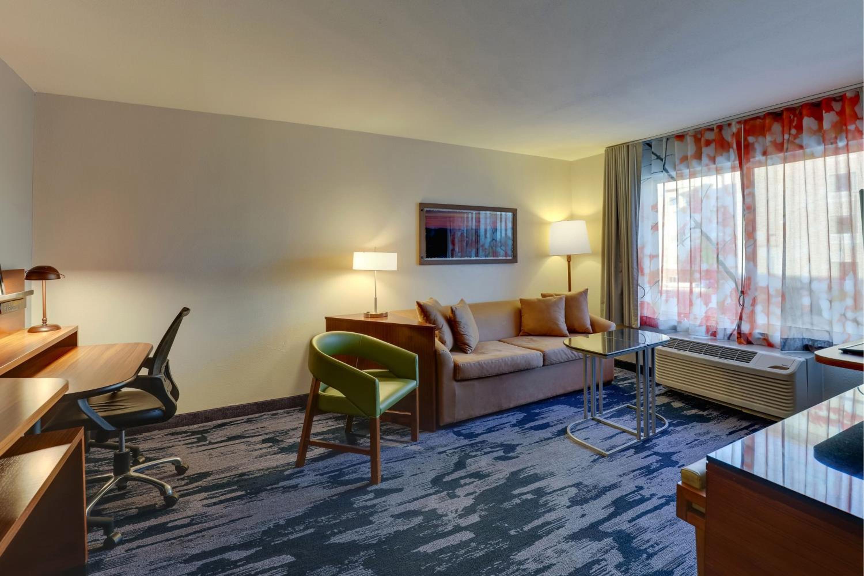 One-Bedroom Suite - Photo 3