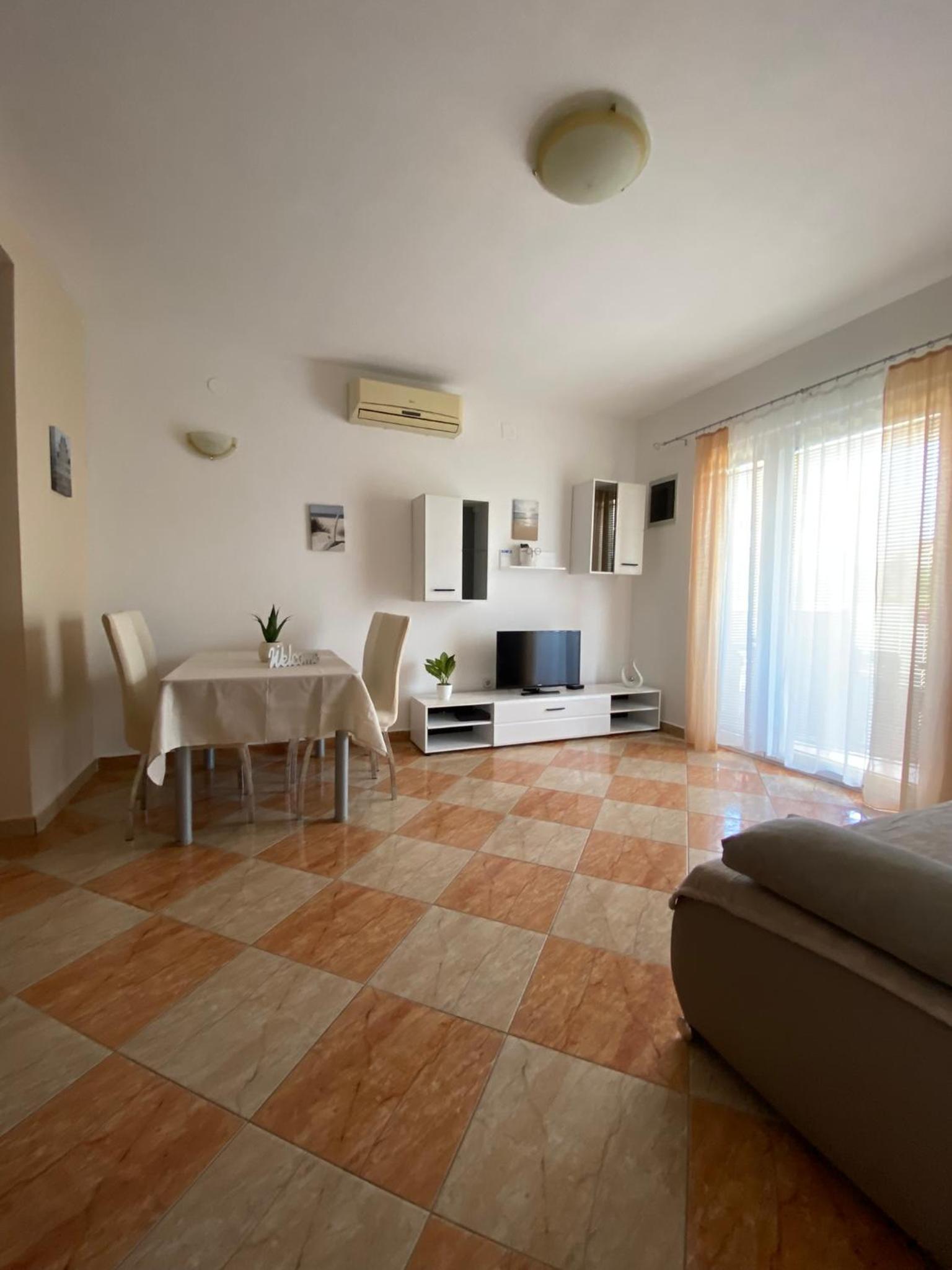 Apartment - Ground Floor photo 2