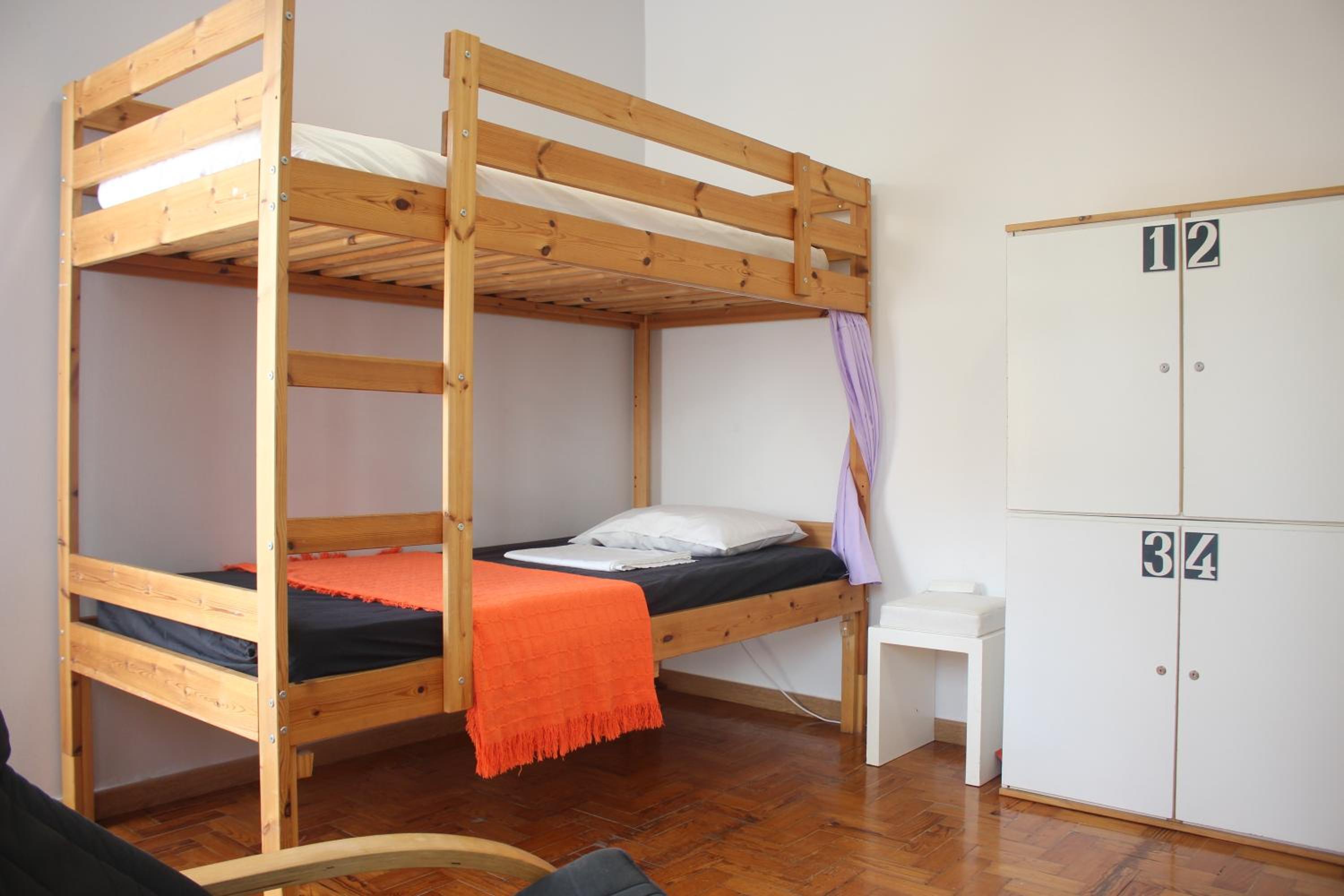 Bed in 4-Bed Mixed Dormitory with Shared Bathroom photo 2