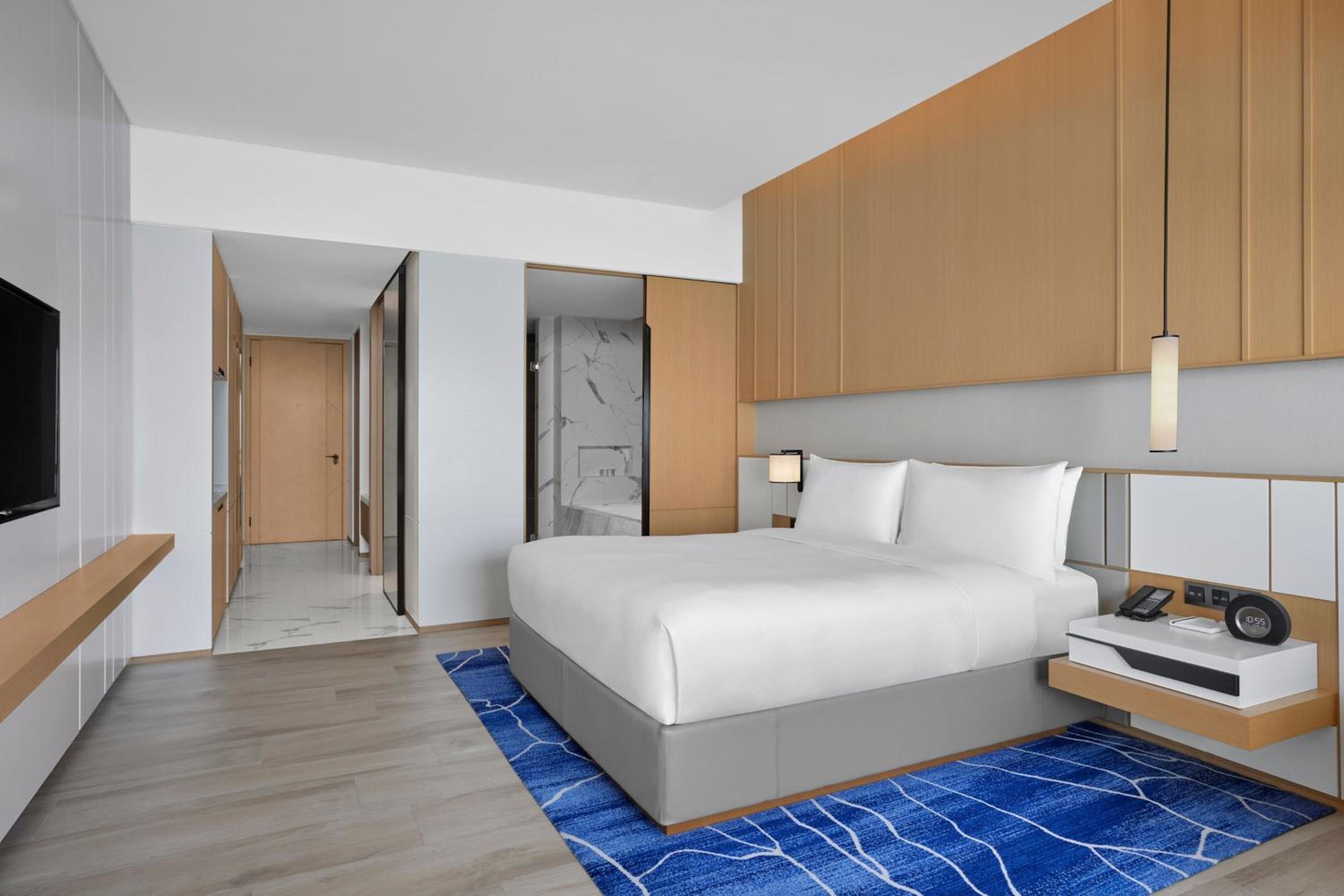 Executive King Bed Room with Sea Views - Photo 5