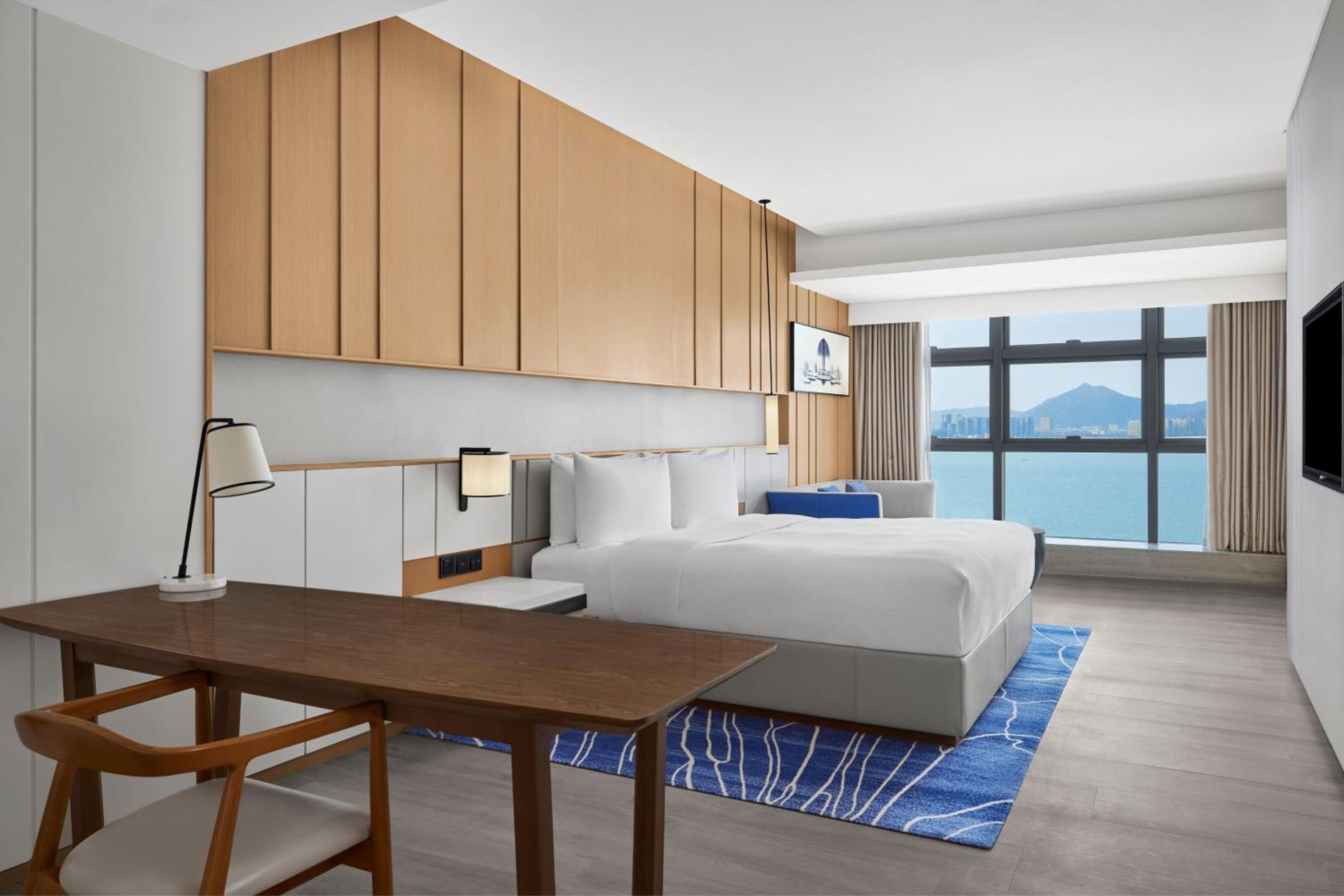 Executive Premier King Bed Room with Sea Views - Photo 3