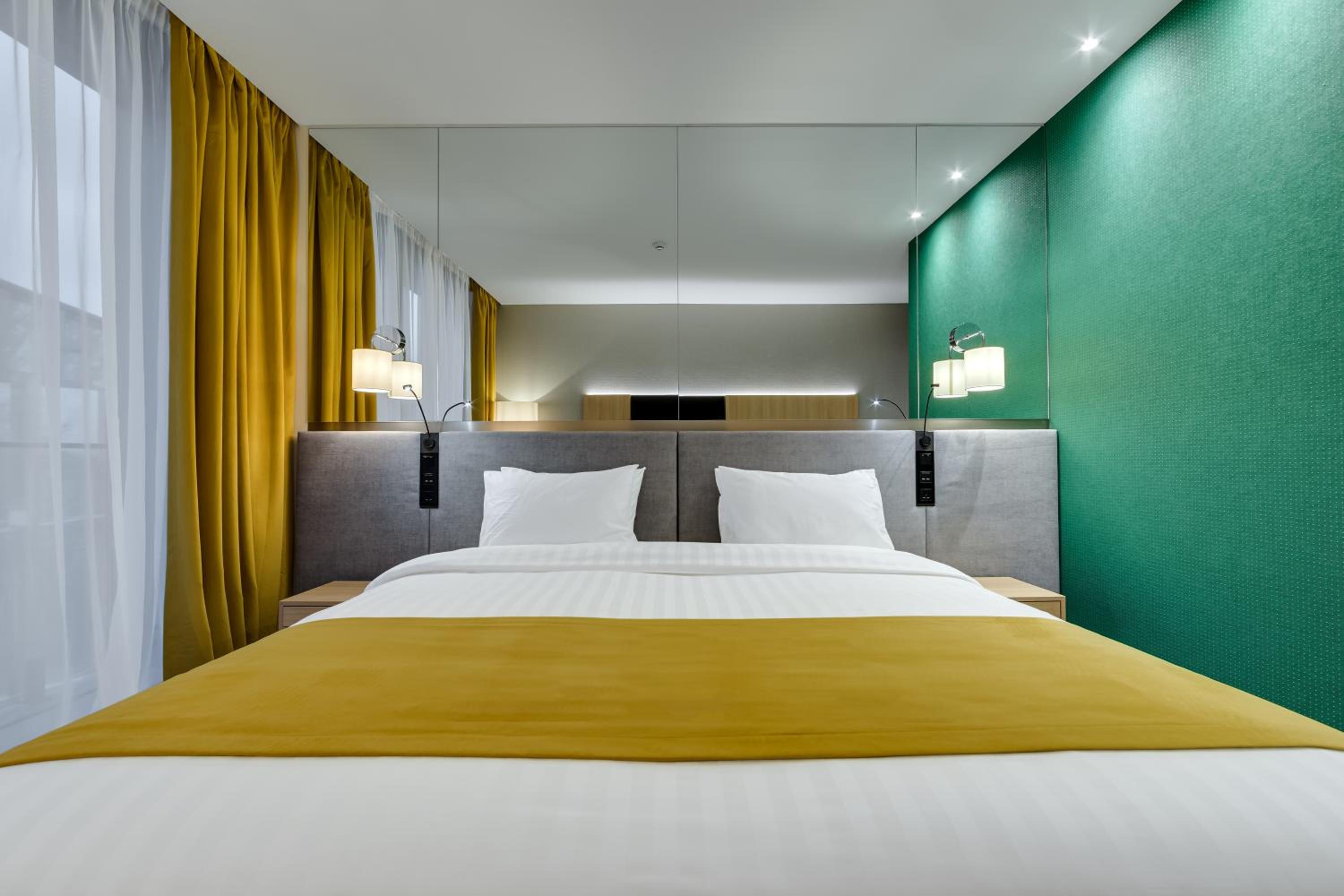 Deluxe King Room - Photo 24