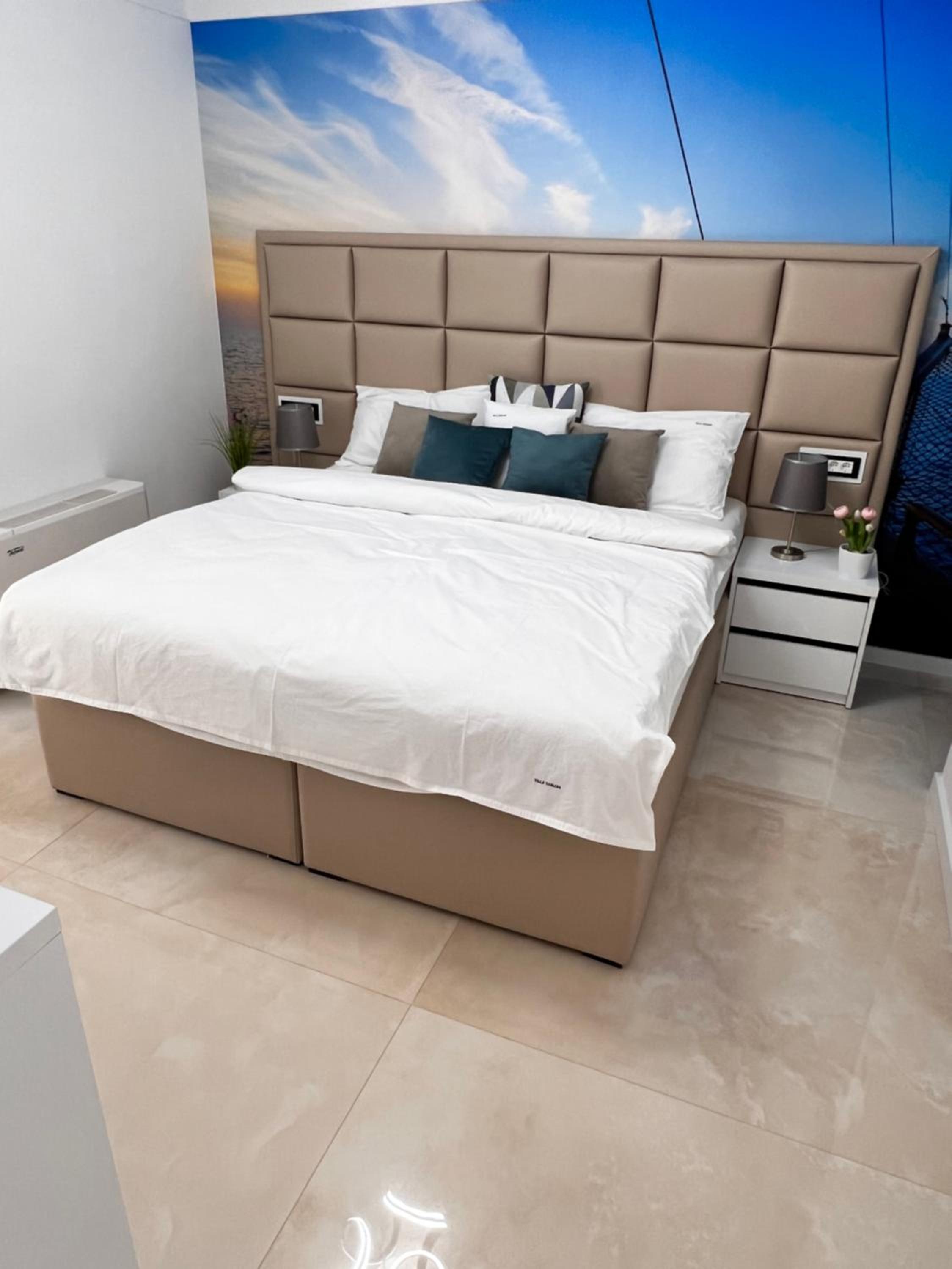 One-Bedroom Apartment - Photo 14