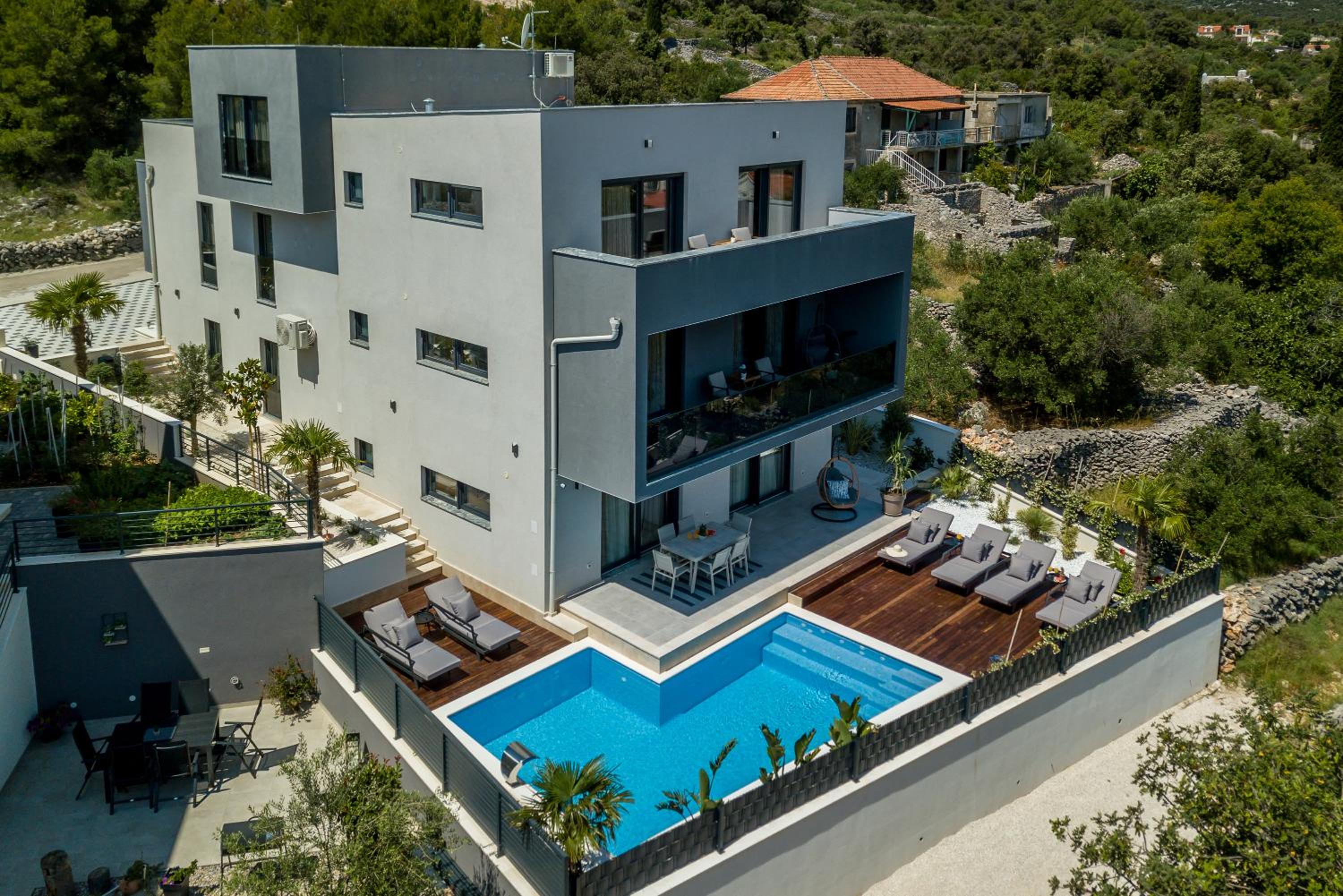 Villa photo 2