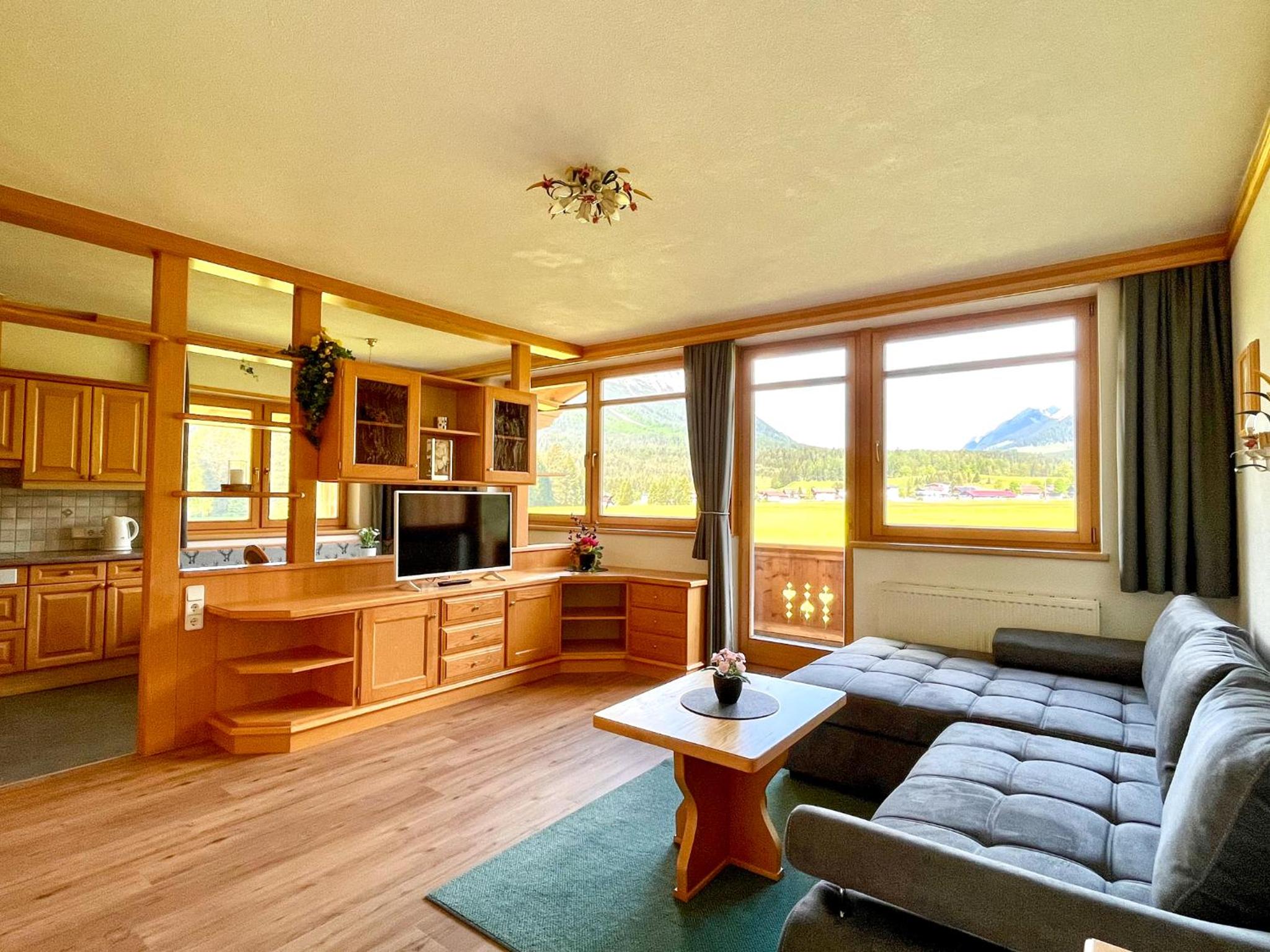 Apartment with Mountain View
