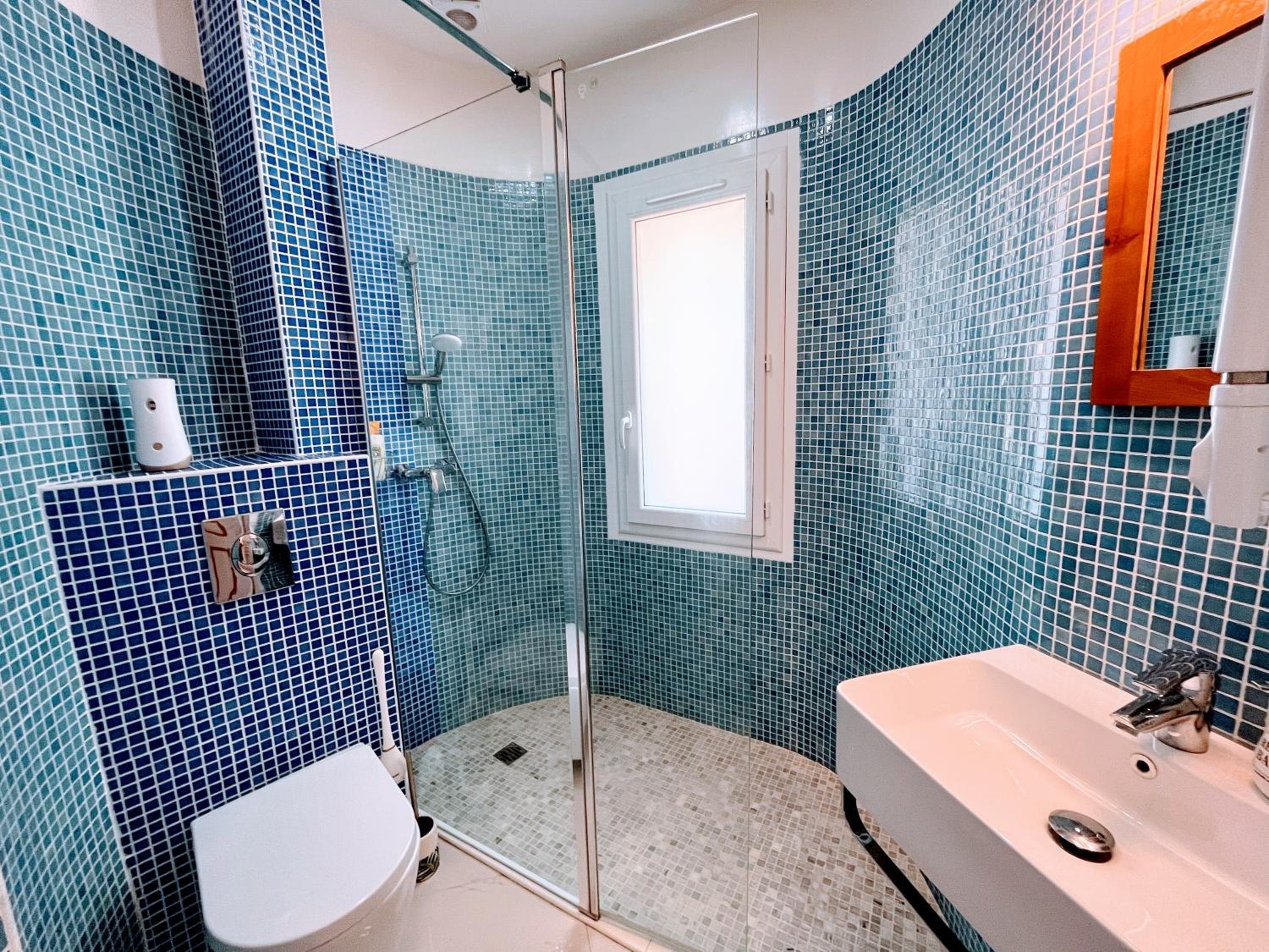 Double Room with Private External Bathroom - Photo 3