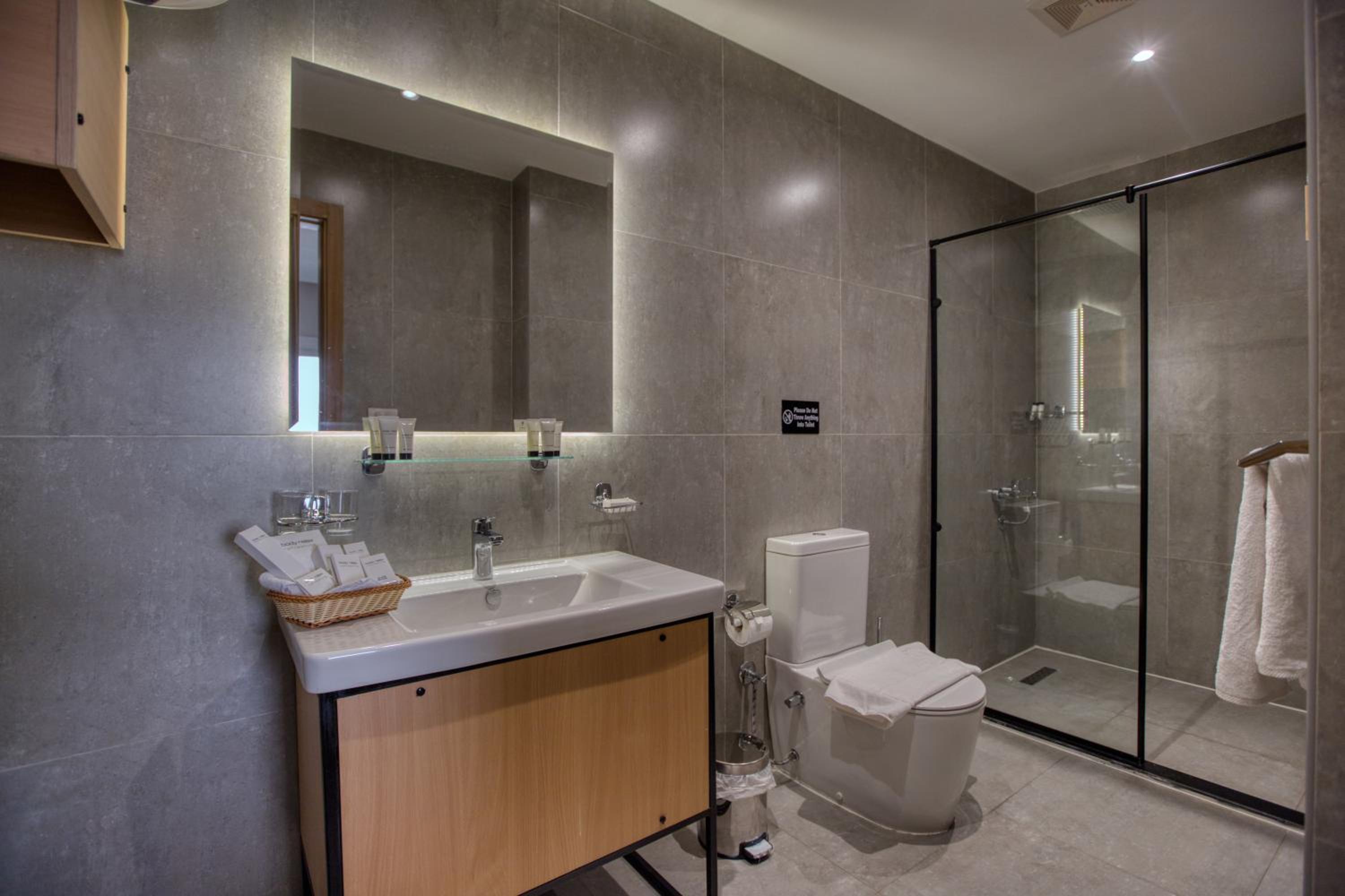Double or Twin Room thumbnail 5