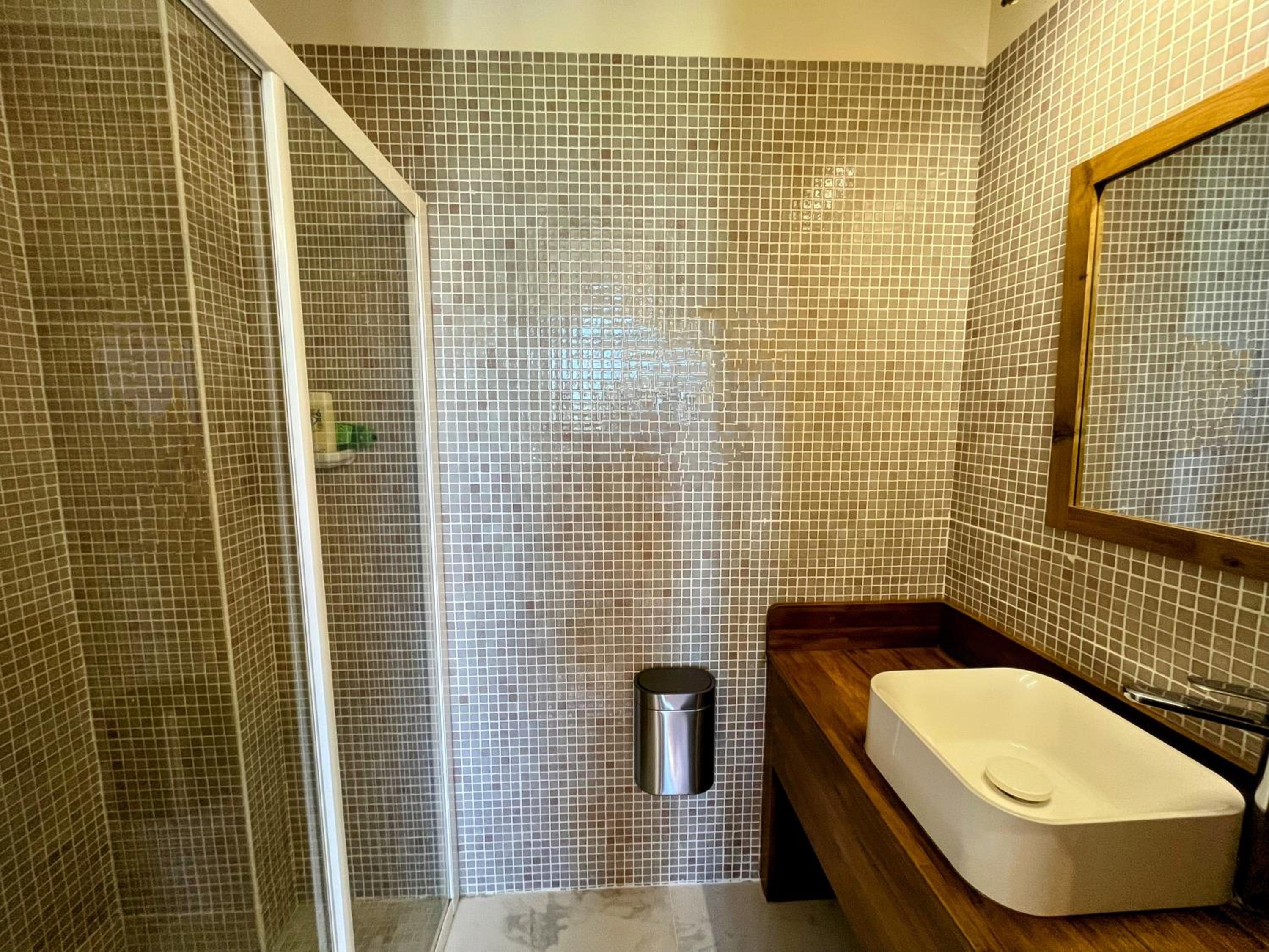 Quadruple Room with Private External Bathroom - Photo 3