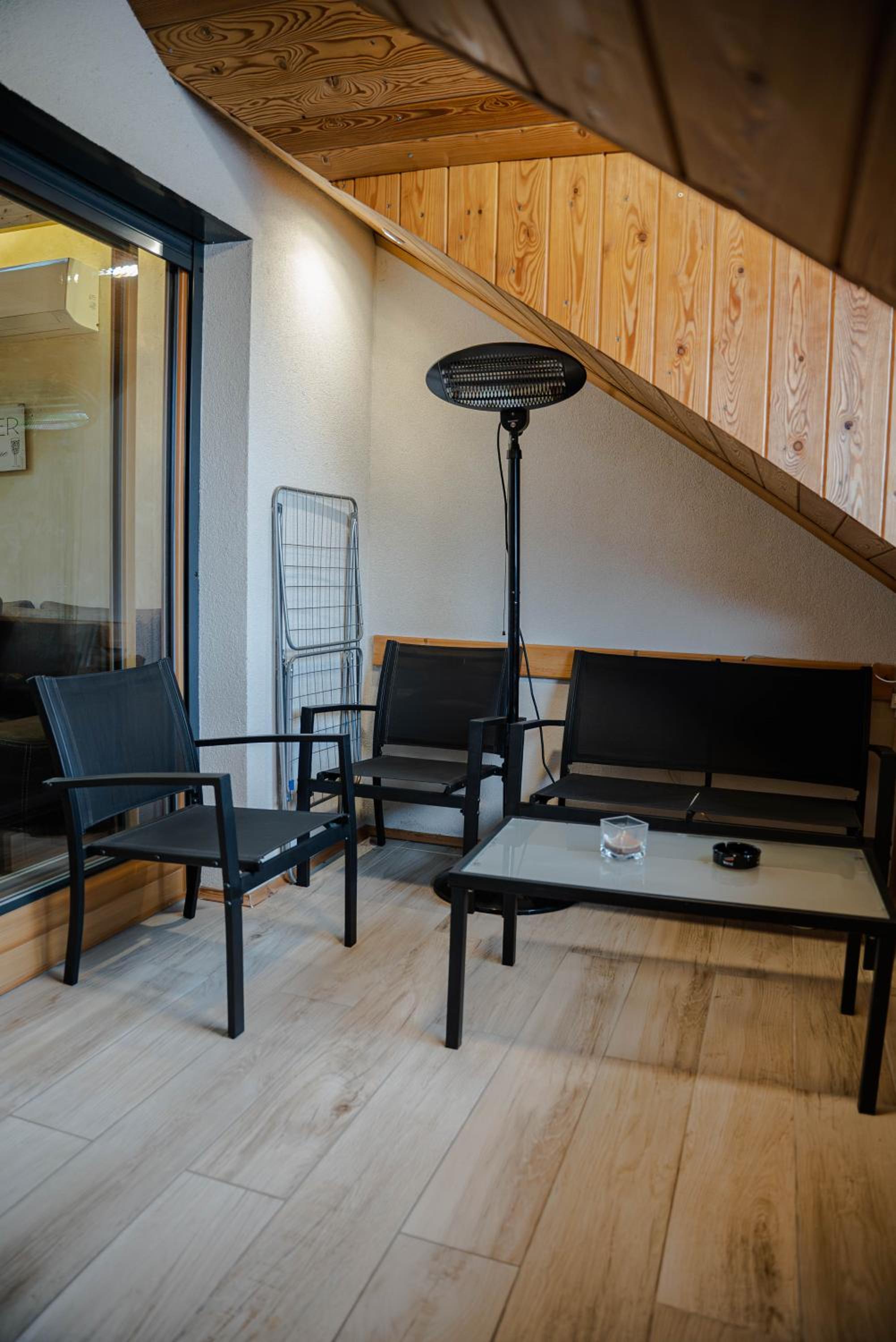 Apartment with Mountain View photo 2