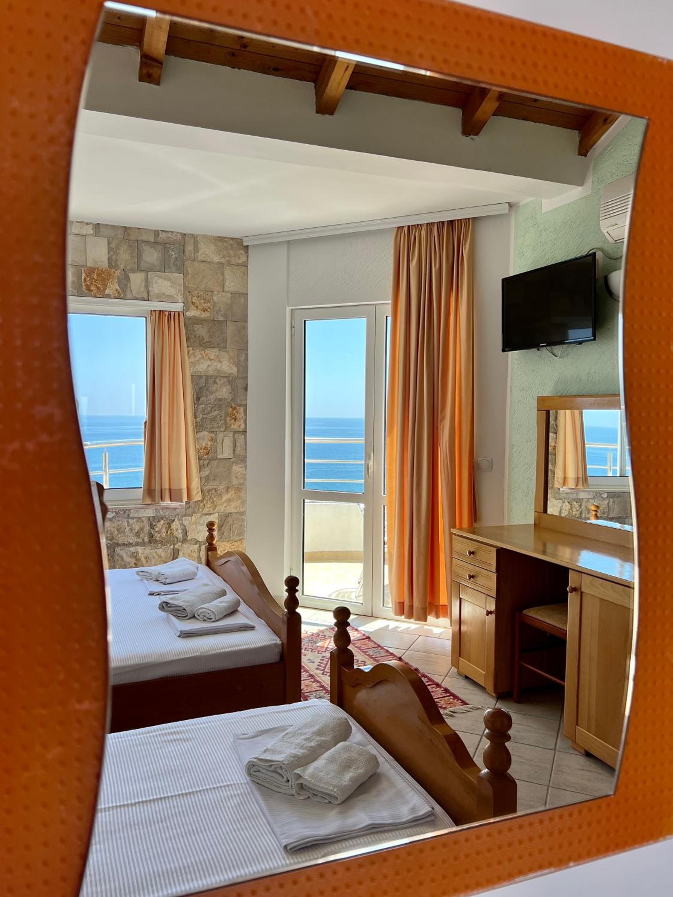 Triple Room with Balcony and Sea View photo 3