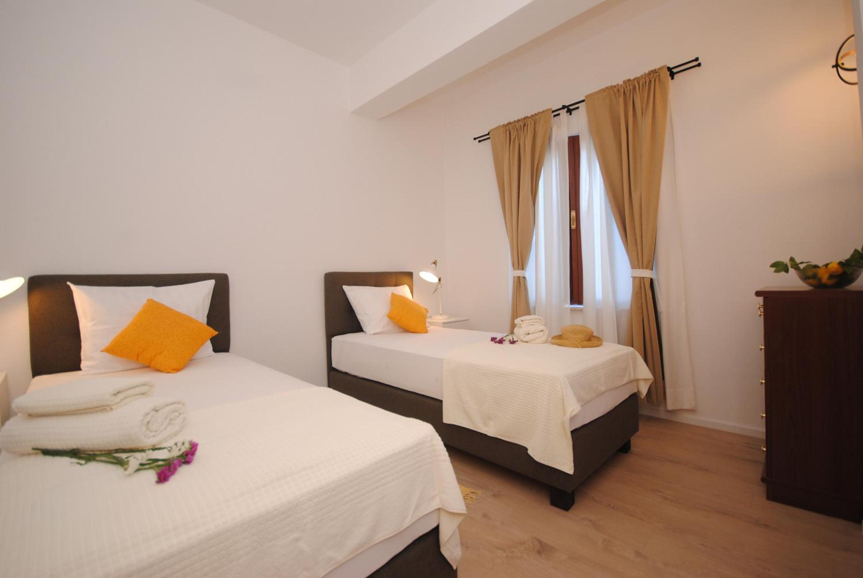 Two-Bedroom Apartment with Terrace - Photo 4