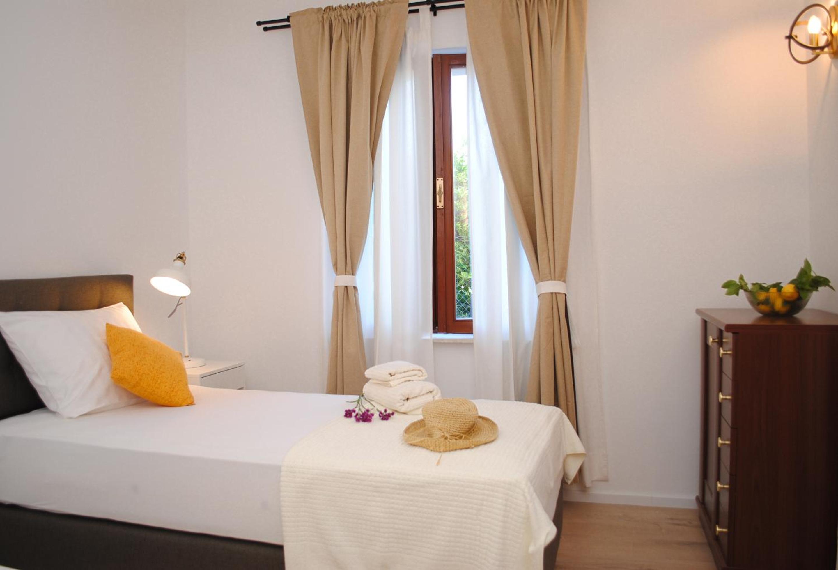 Two-Bedroom Apartment with Terrace - Photo 2