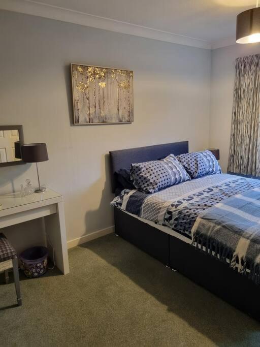 Three-Bedroom House photo 3