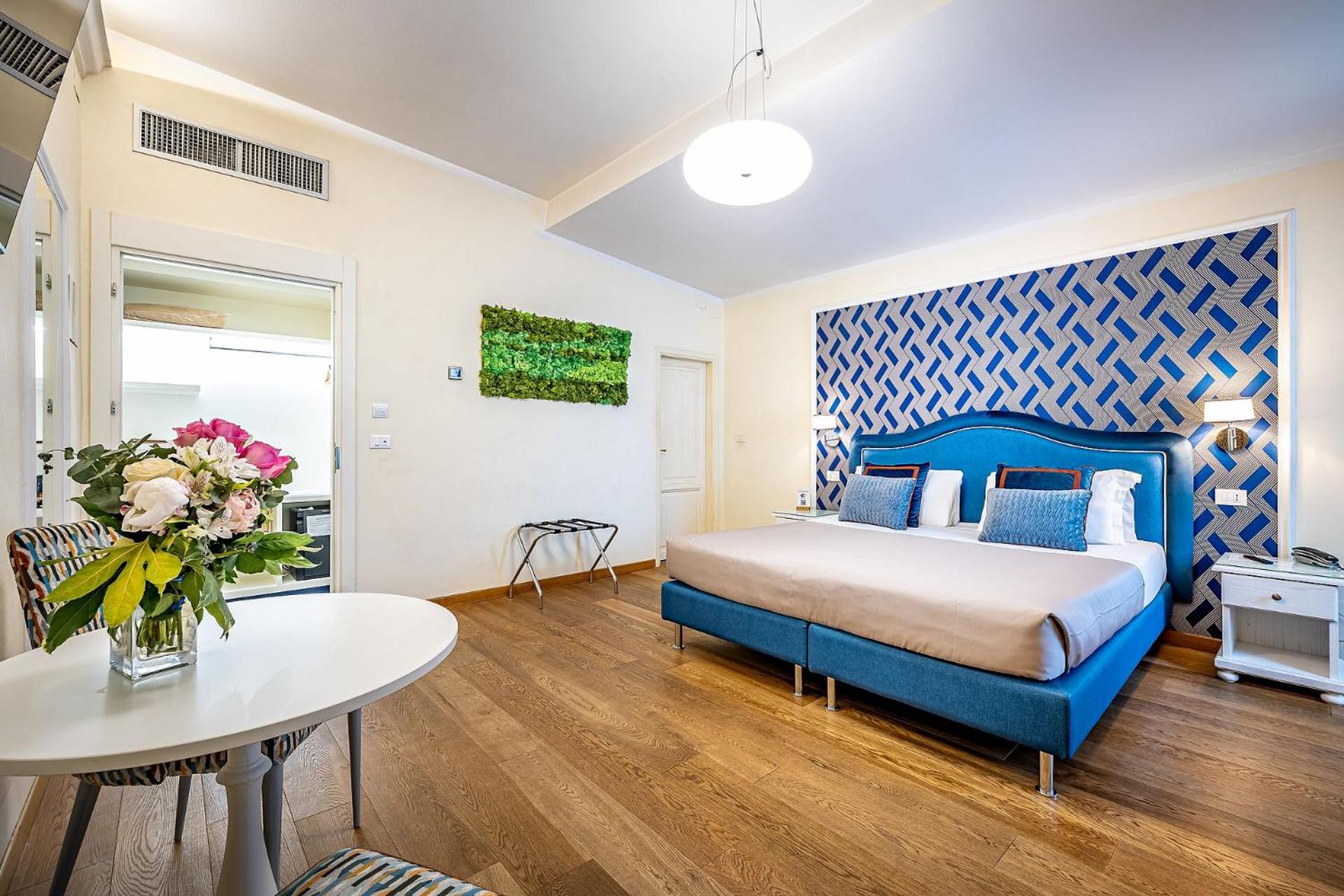 Superior Double or Twin Room thumbnail 5