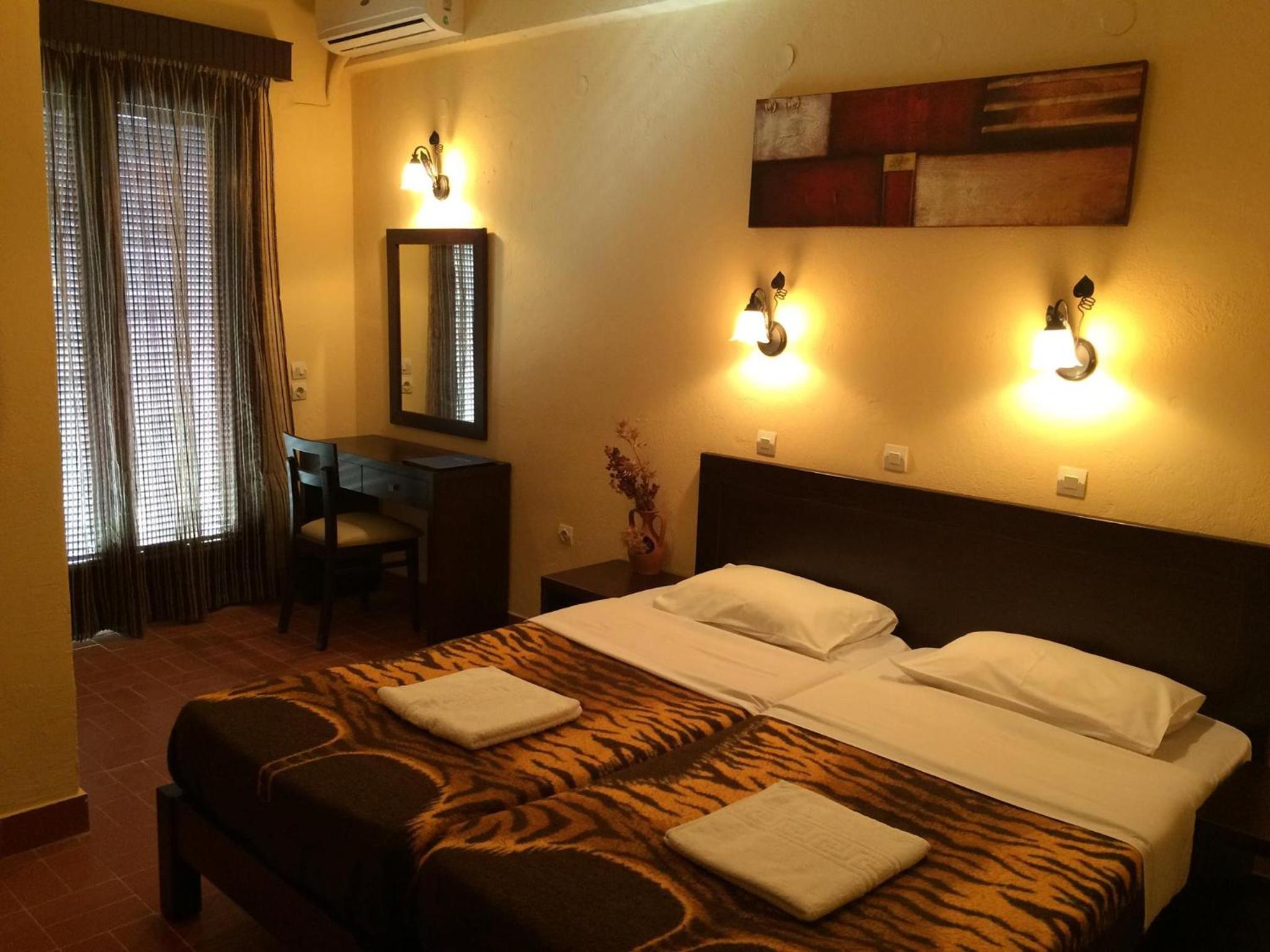 Deluxe Double Room with Balcony - Photo 5