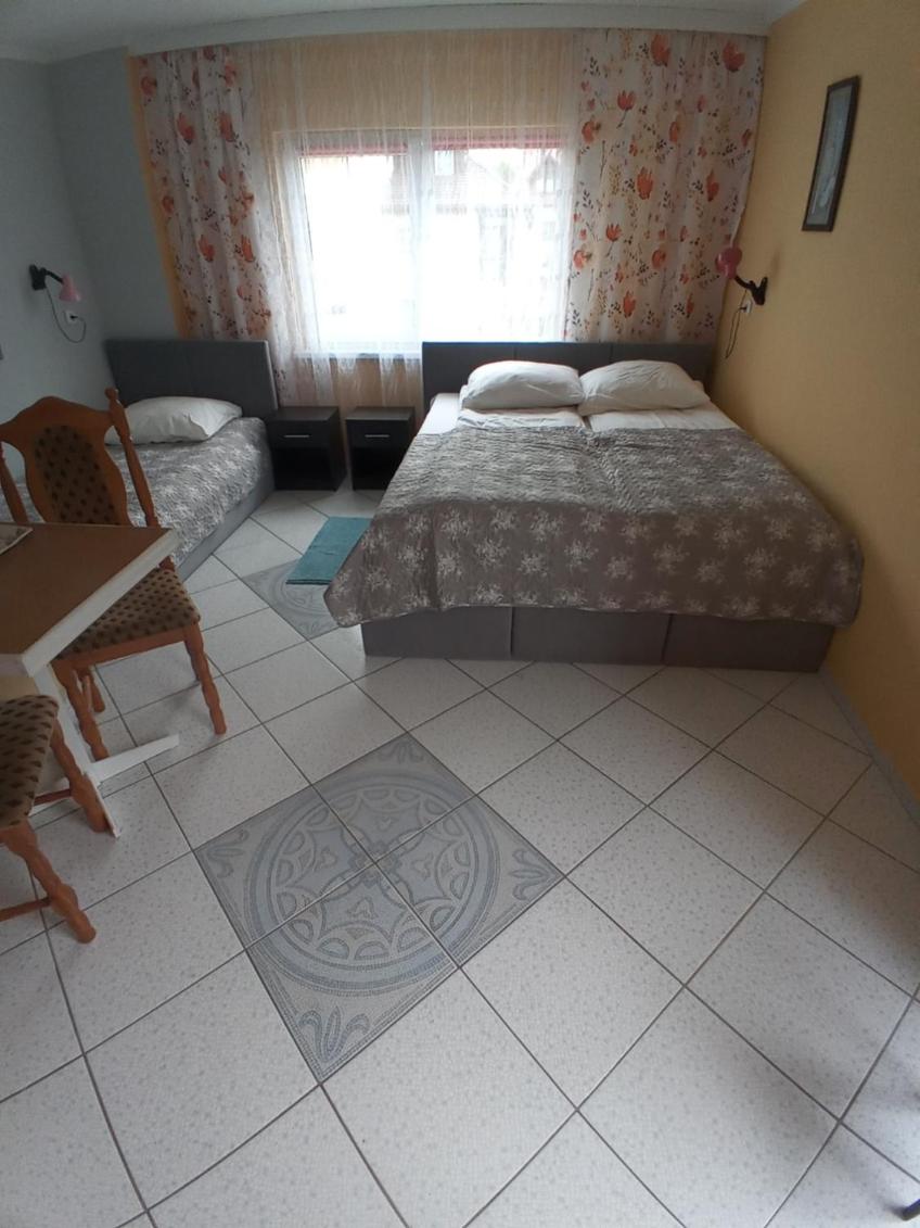 Basic Triple Room photo 2