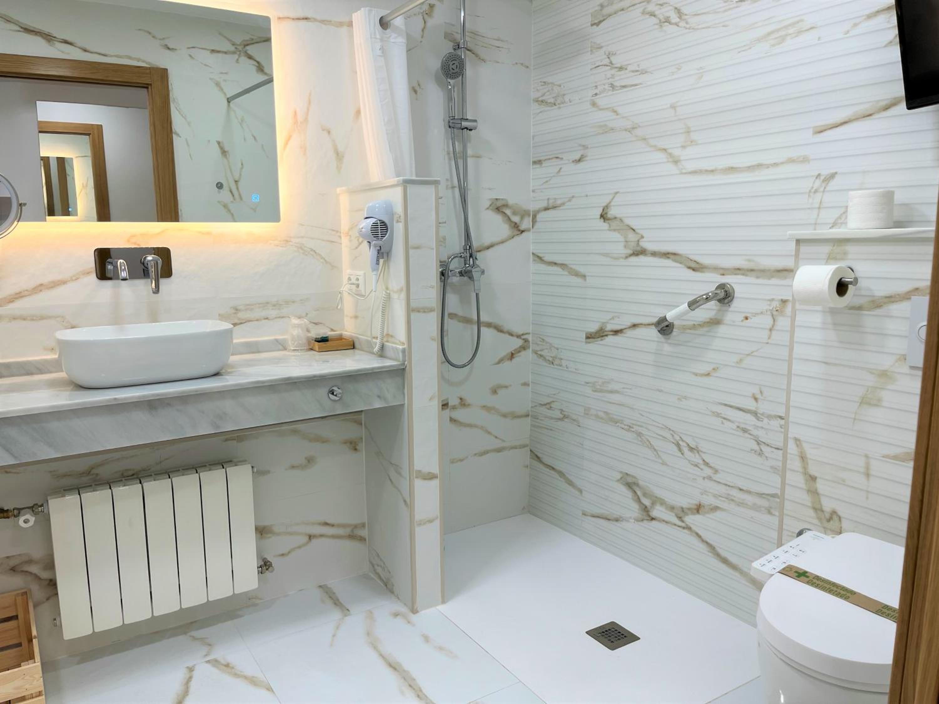 Family Junior Suite - Photo 6
