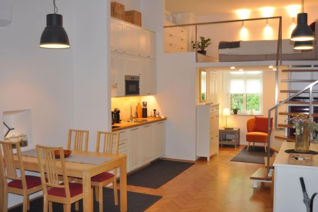 Studio - Split Level photo 1