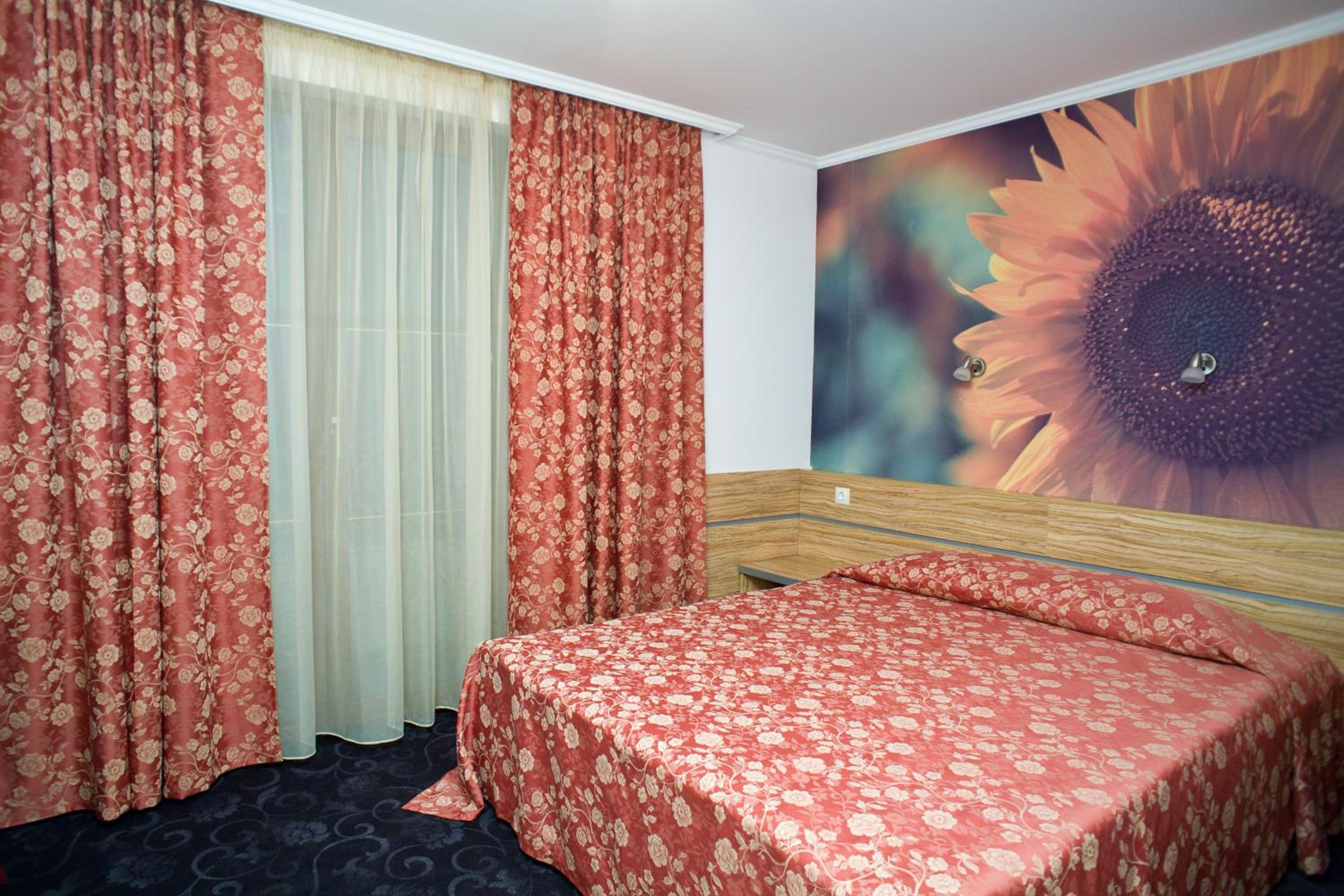 One-Bedroom Apartment with Balcony - Photo 2
