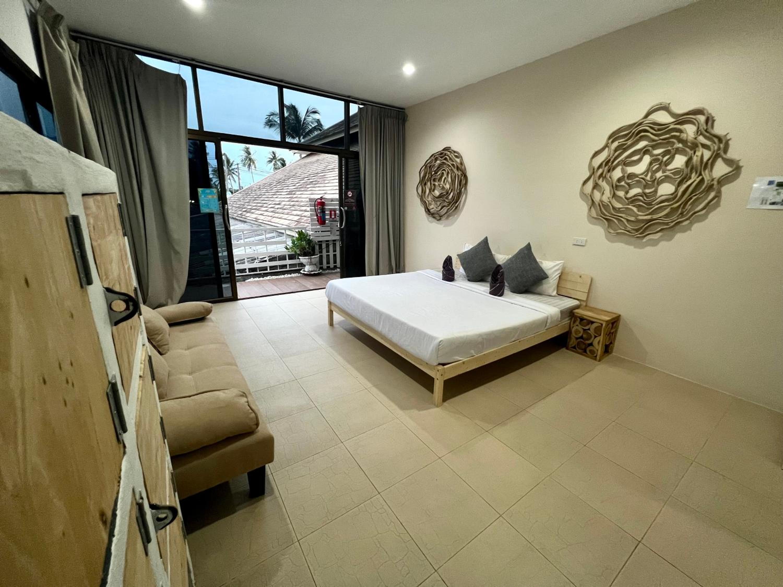 Deluxe Double Room with Balcony photo 3