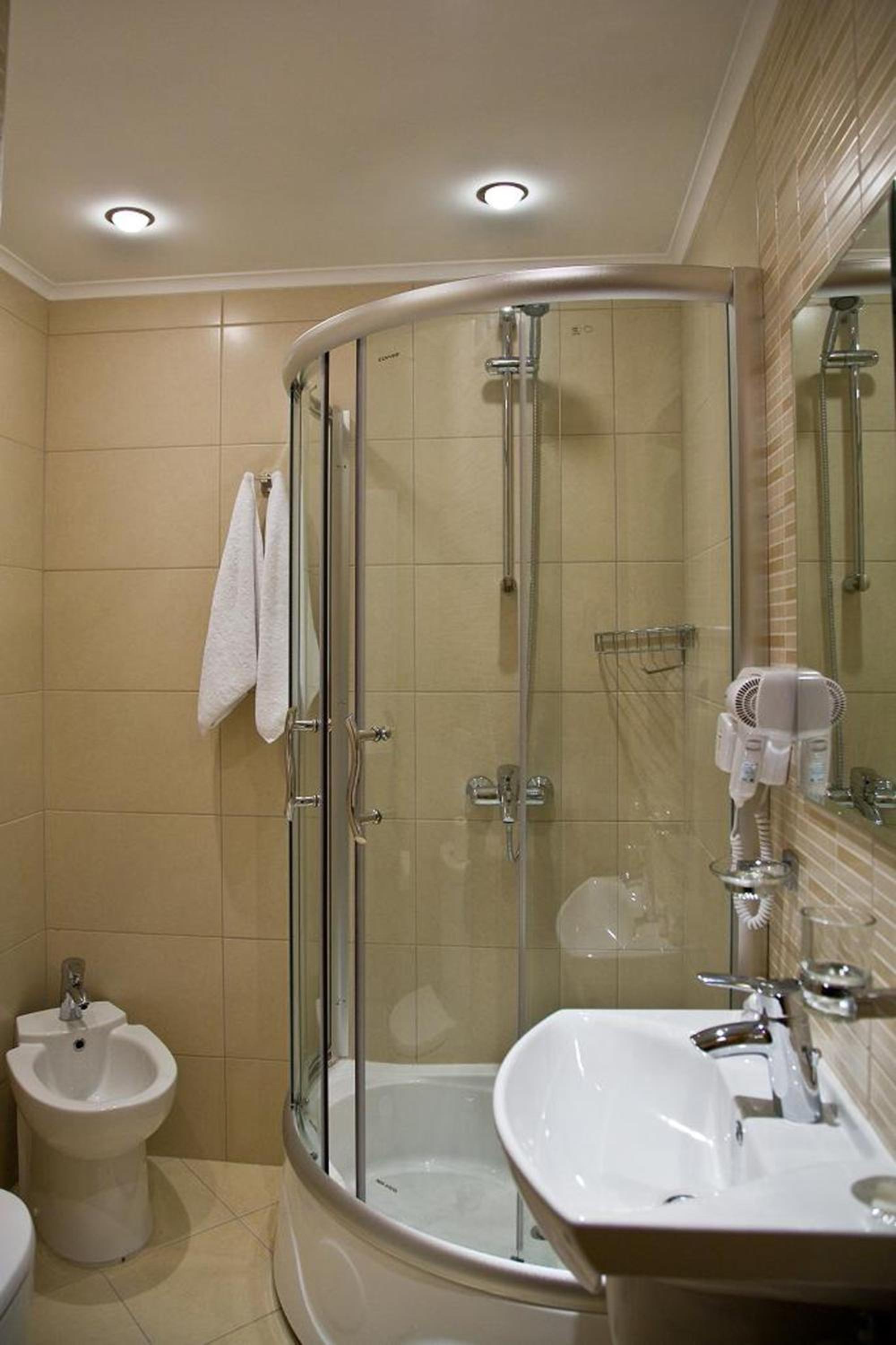 One-Bedroom Apartment with Balcony - Photo 7