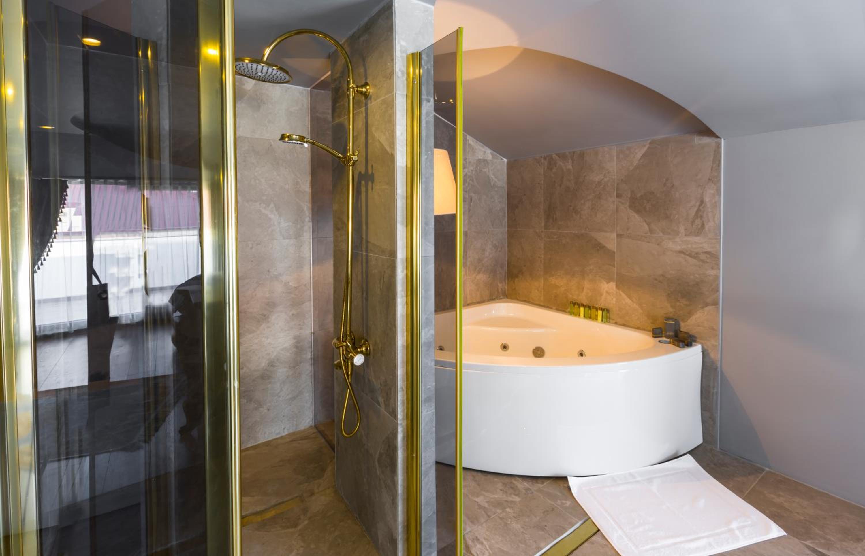Honeymoon Suite With Terrace photo 2
