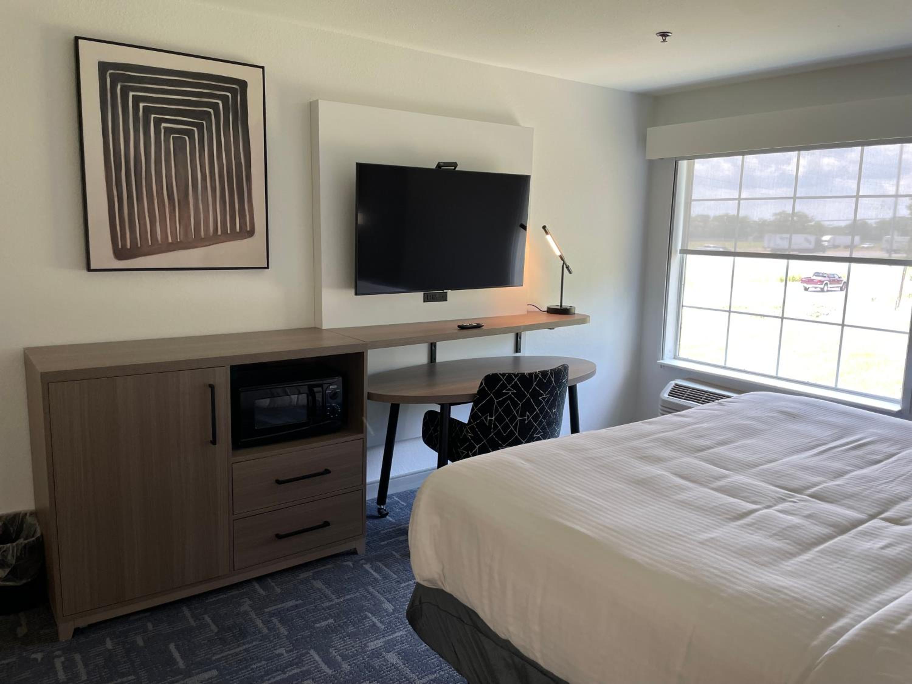 King Room - Non-Smoking - Photo 2