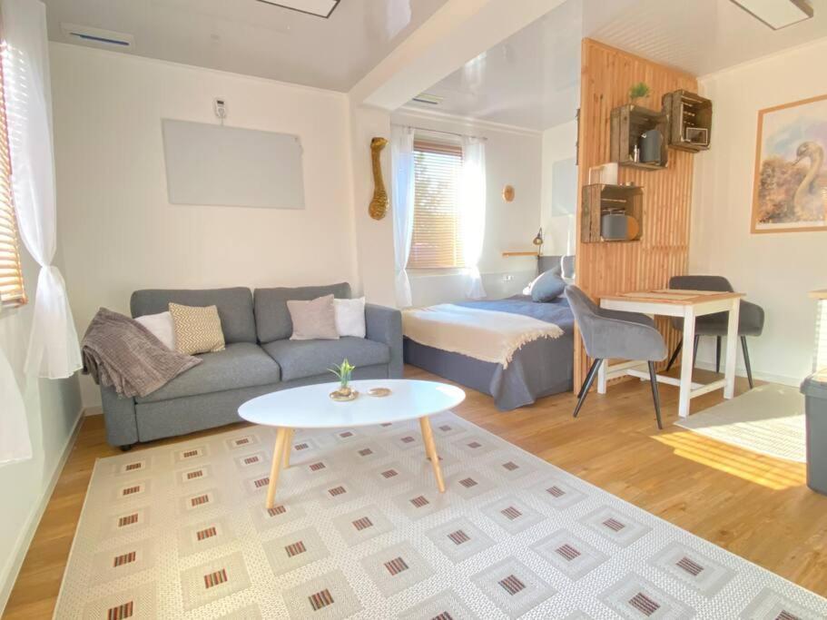 One-Bedroom House photo 1