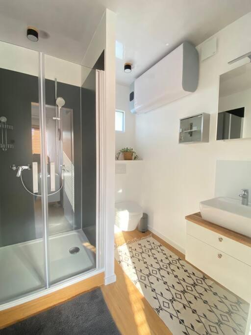 One-Bedroom House photo 2