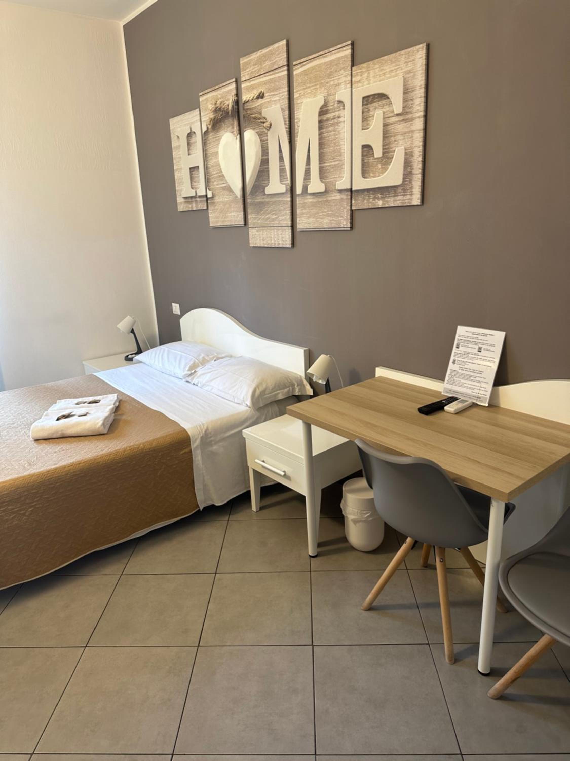 Standard Double Room with Shared Bathroom