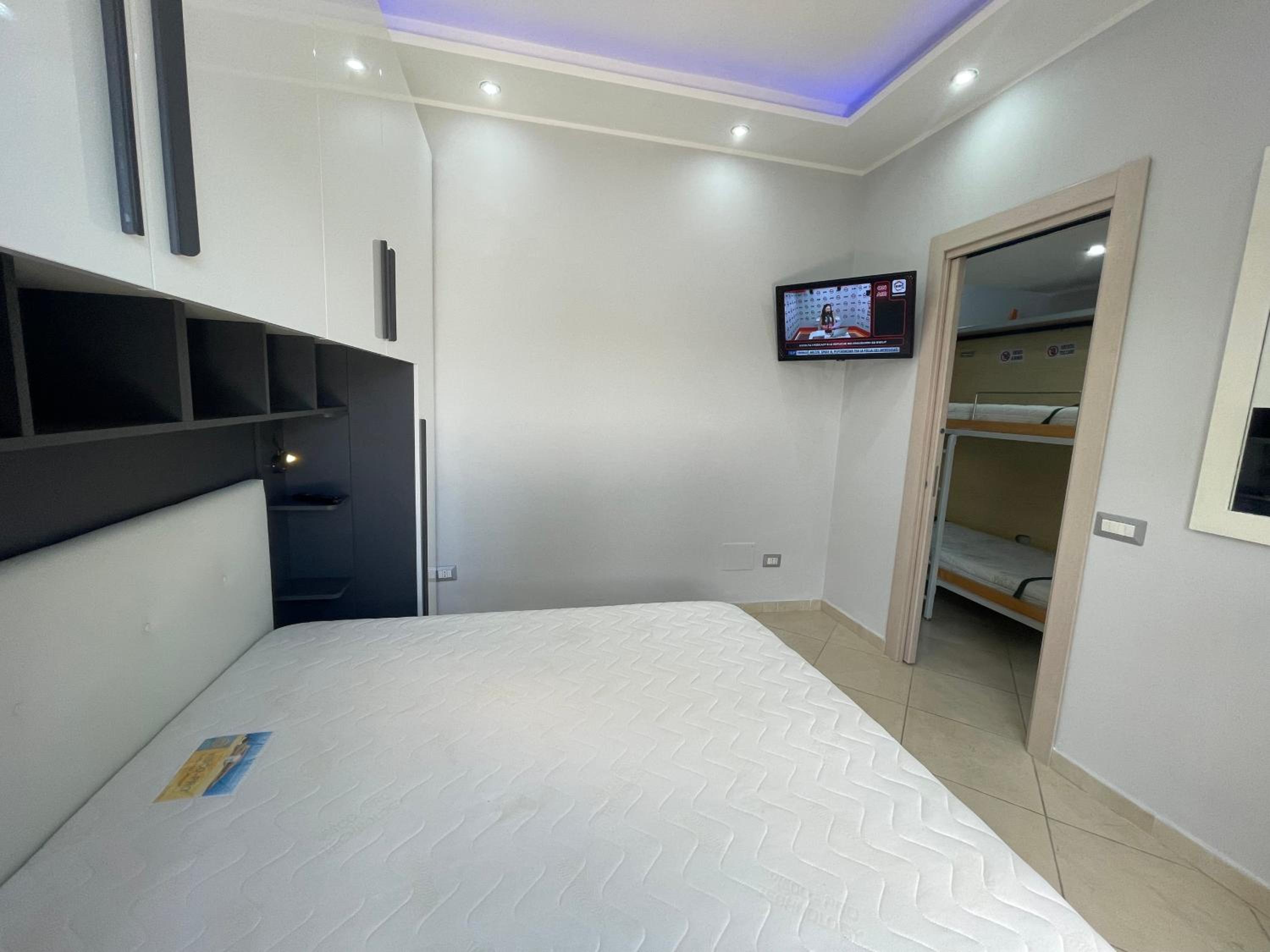 One-Bedroom House photo 1