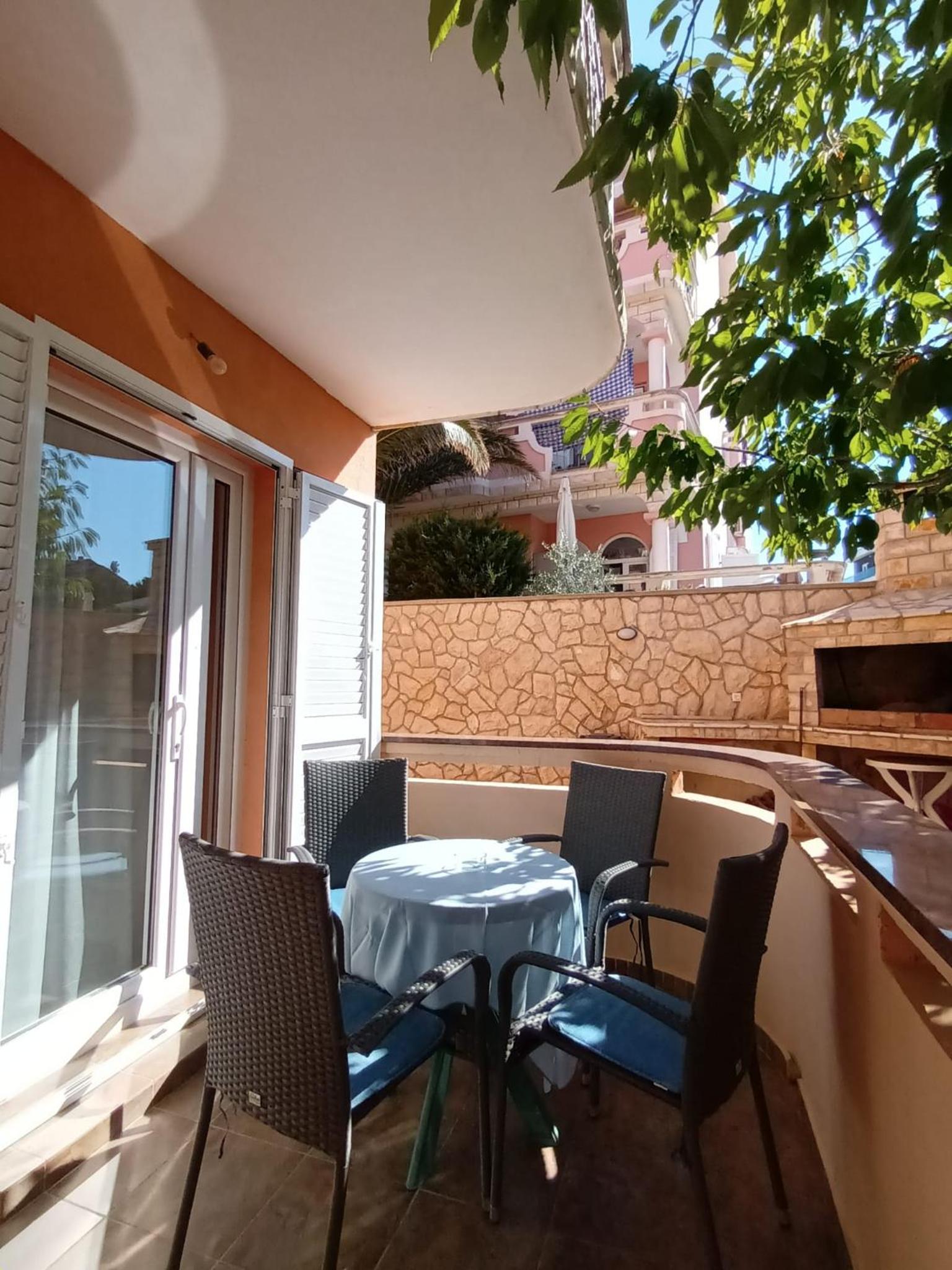 Apartment with Balcony photo 3