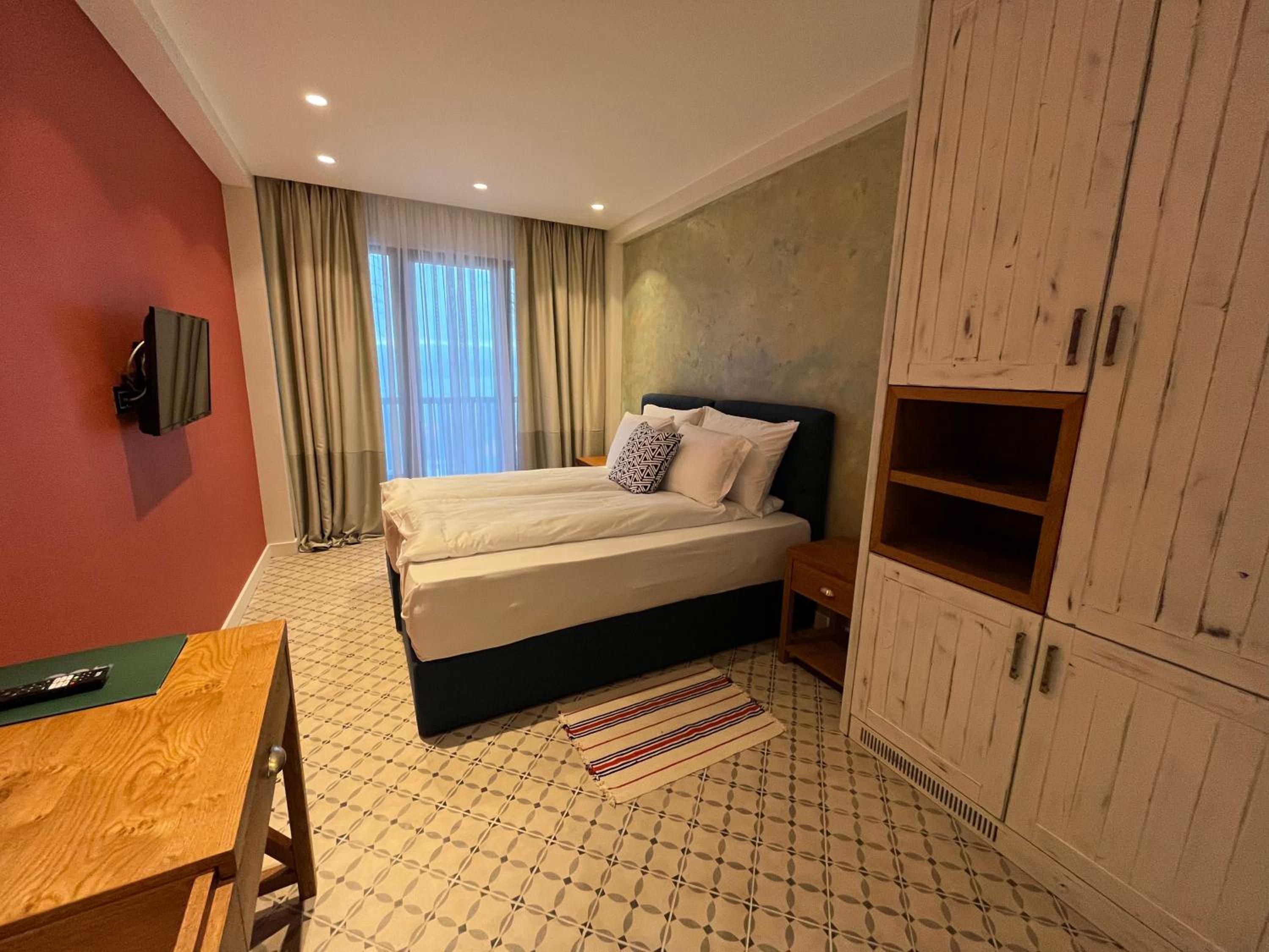 Double or Twin Room with Lake View