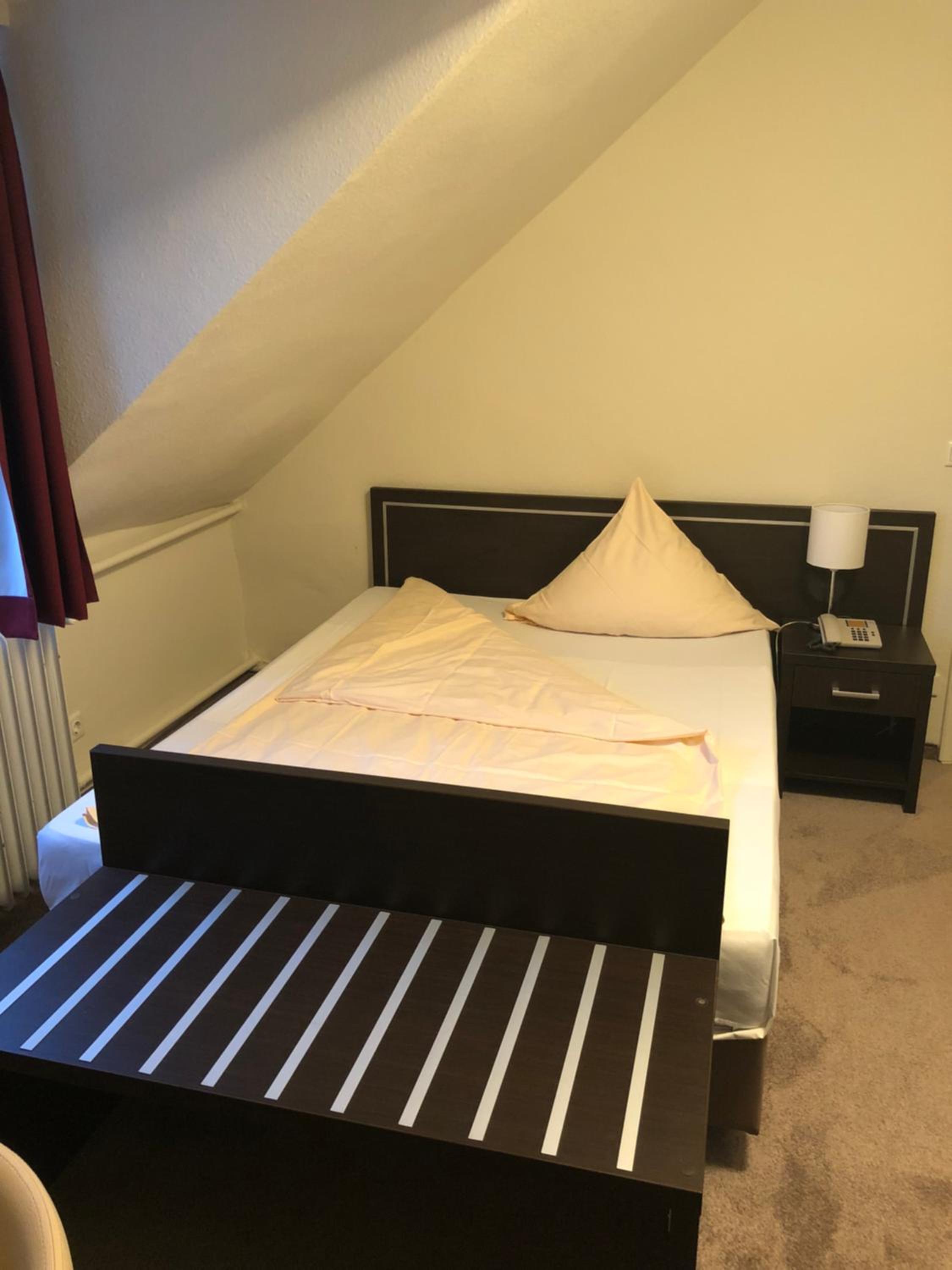 Small Single Room photo 2