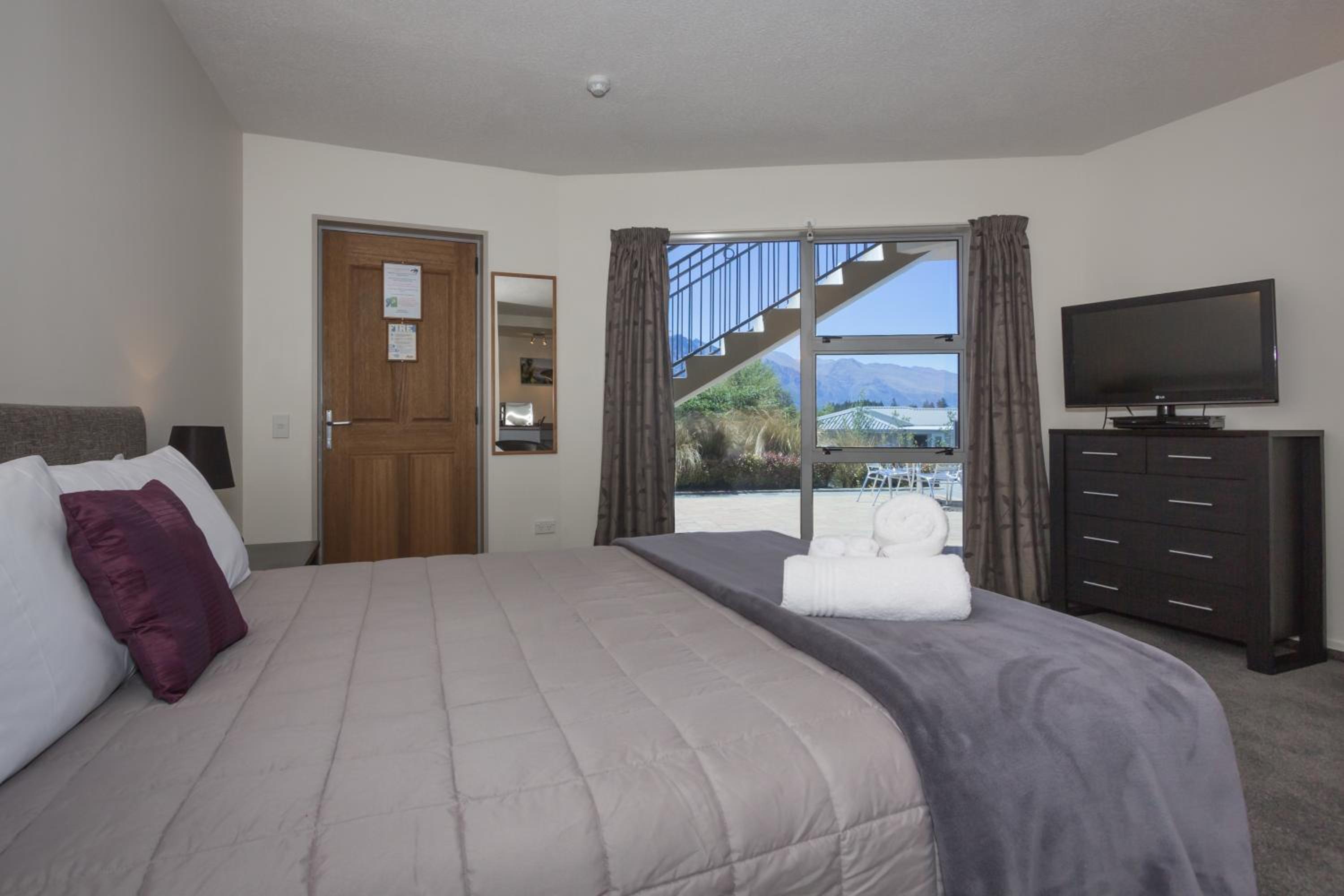 Small Studio with Lake View - Photo 1