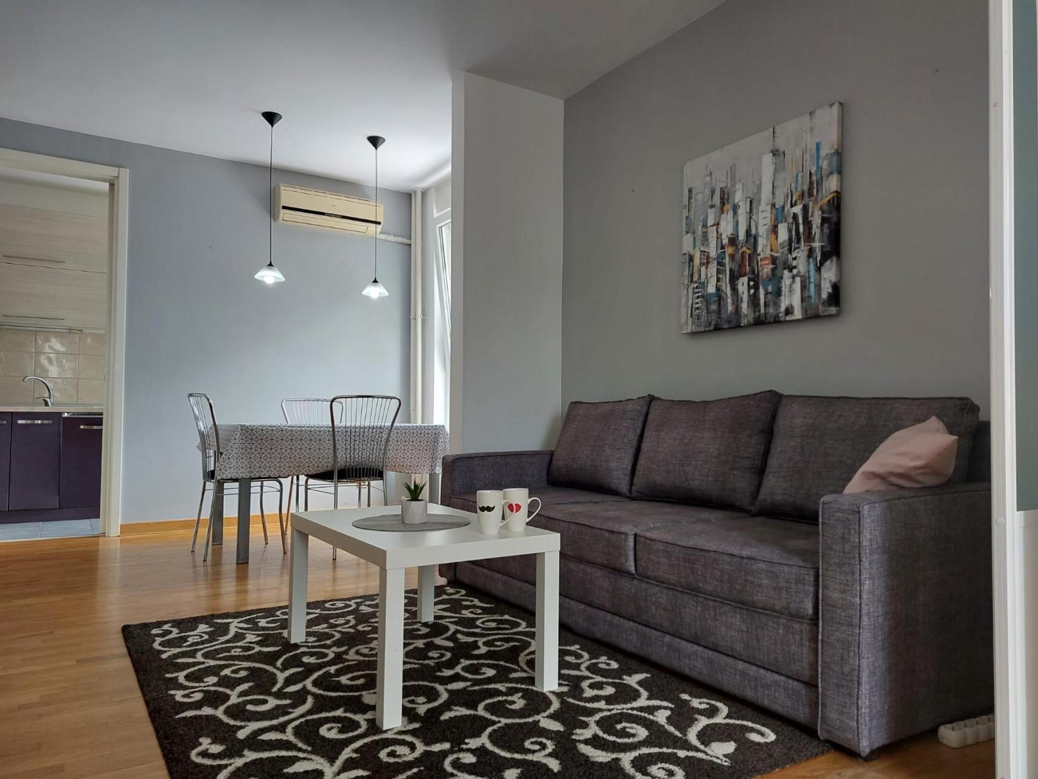 One-Bedroom Apartment photo 1