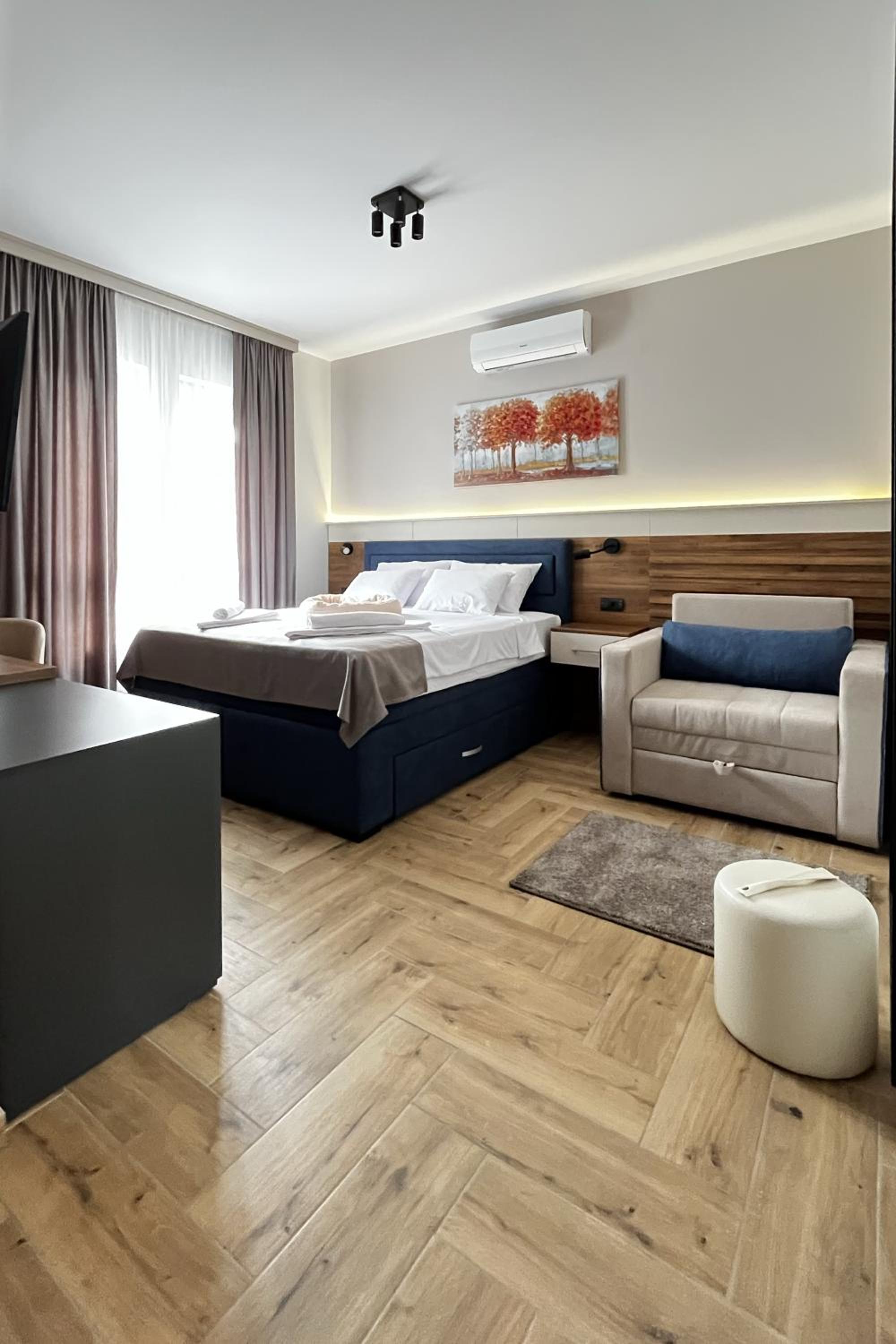 Deluxe Double Room (2 Adults + 1 Child)